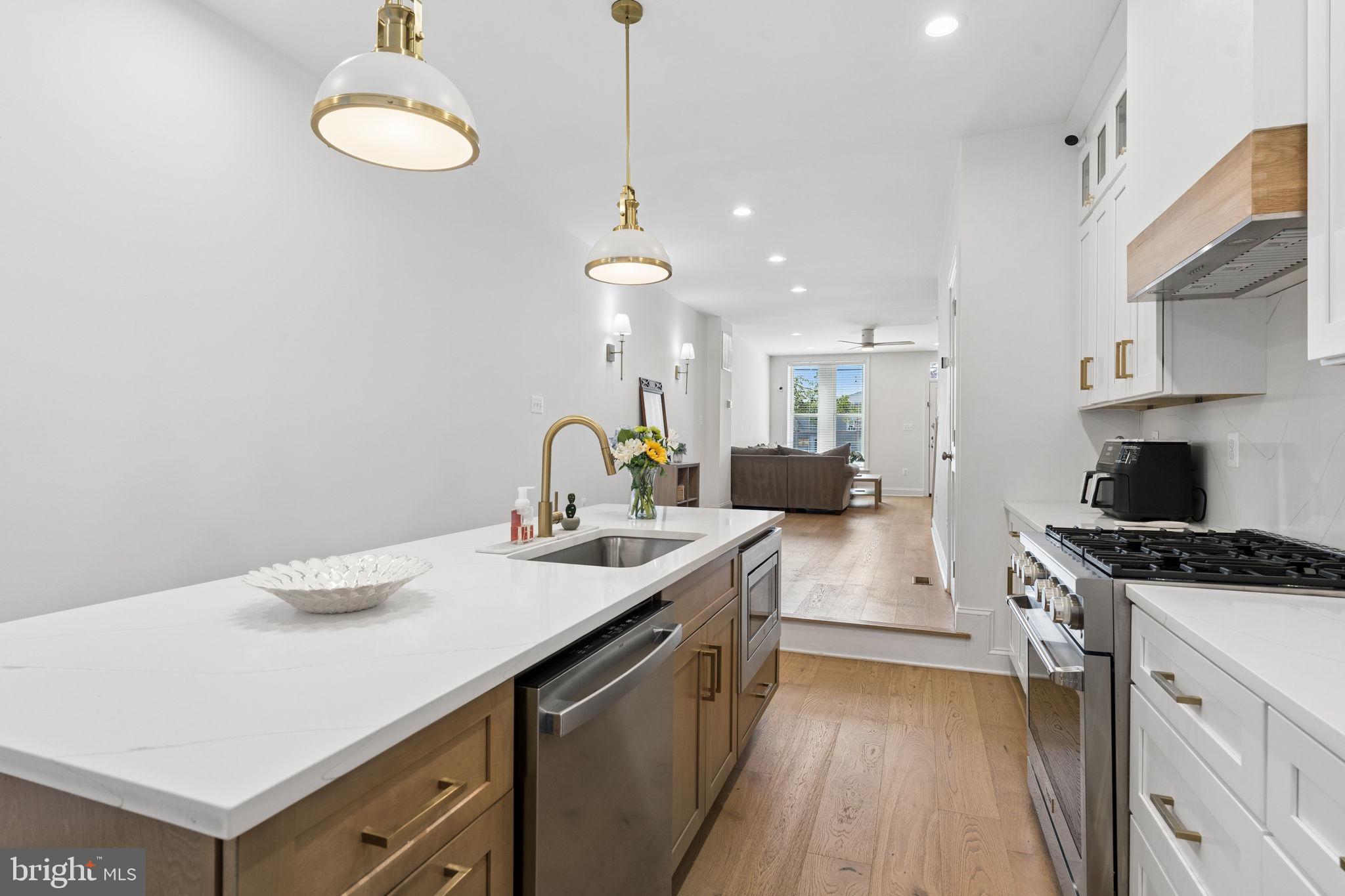 LOCUST POINT - Residential