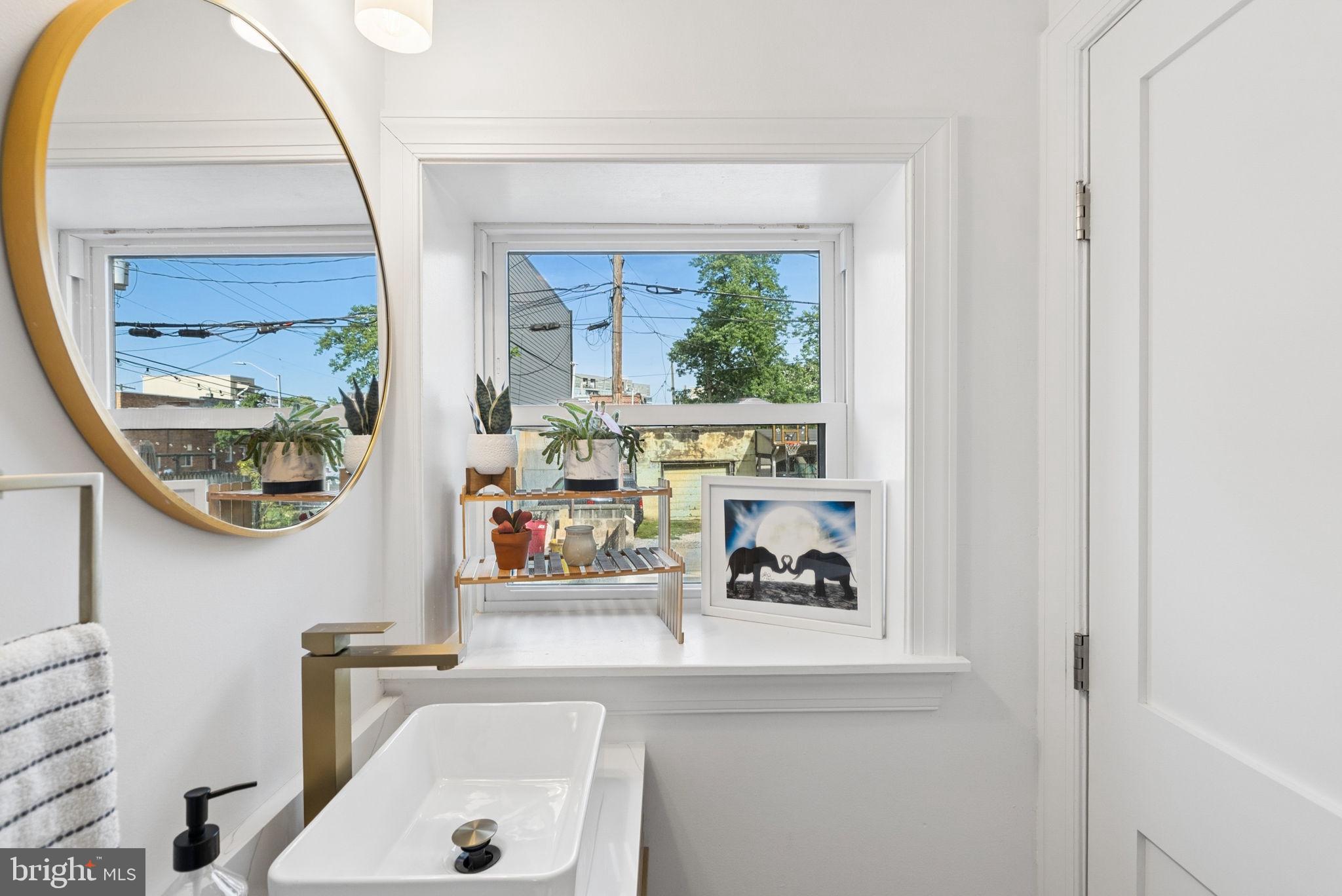 LOCUST POINT - Residential