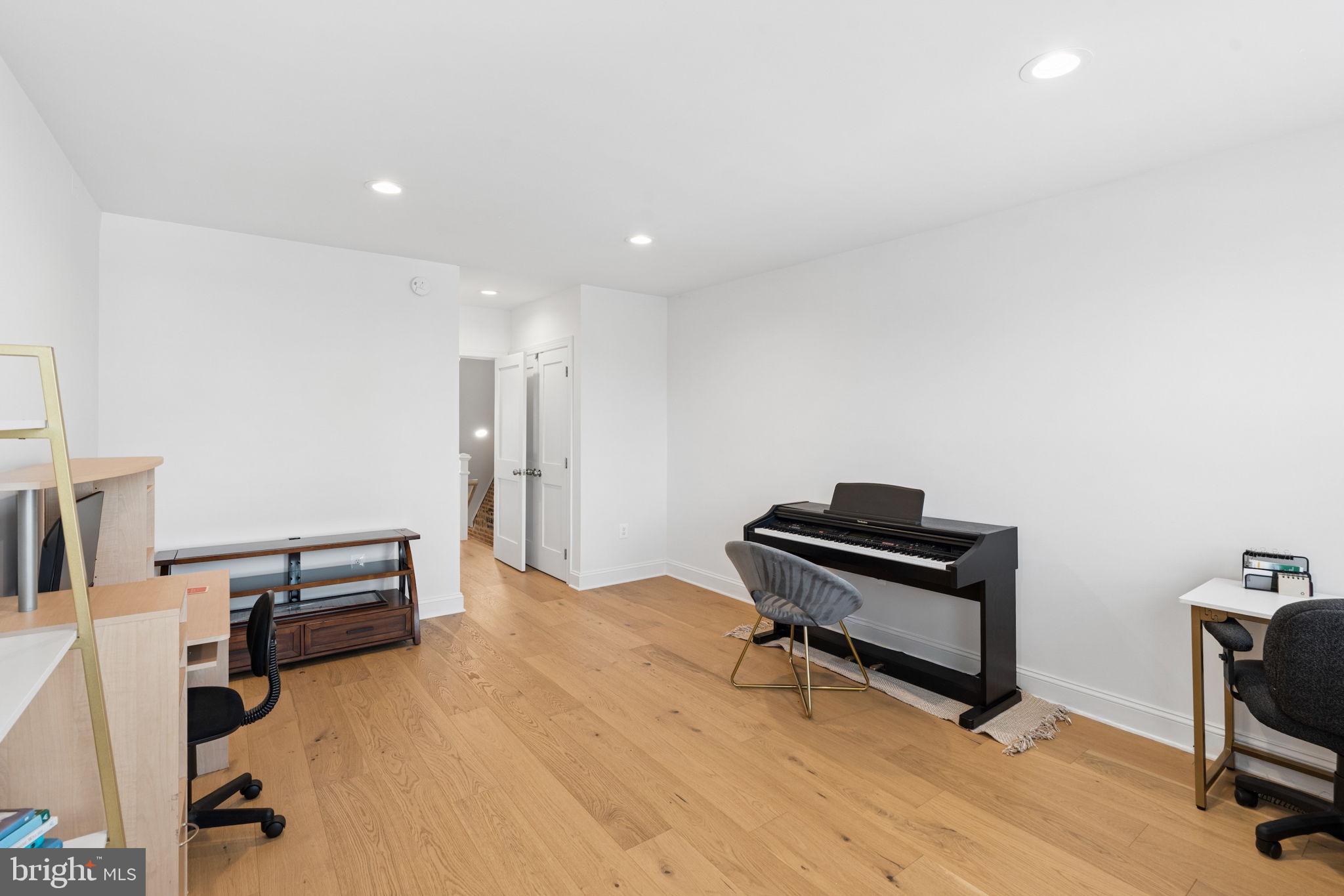 LOCUST POINT - Residential