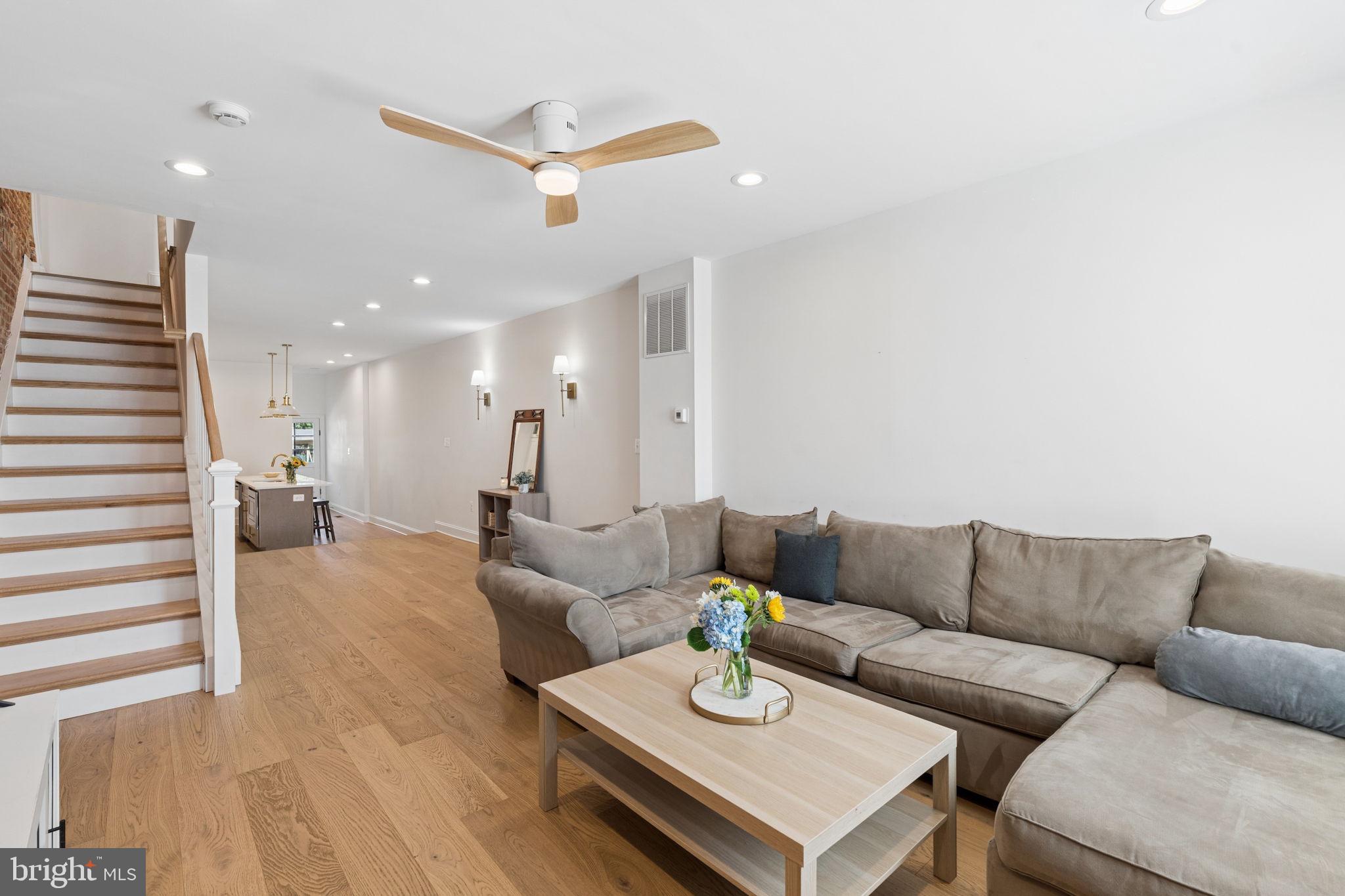 LOCUST POINT - Residential