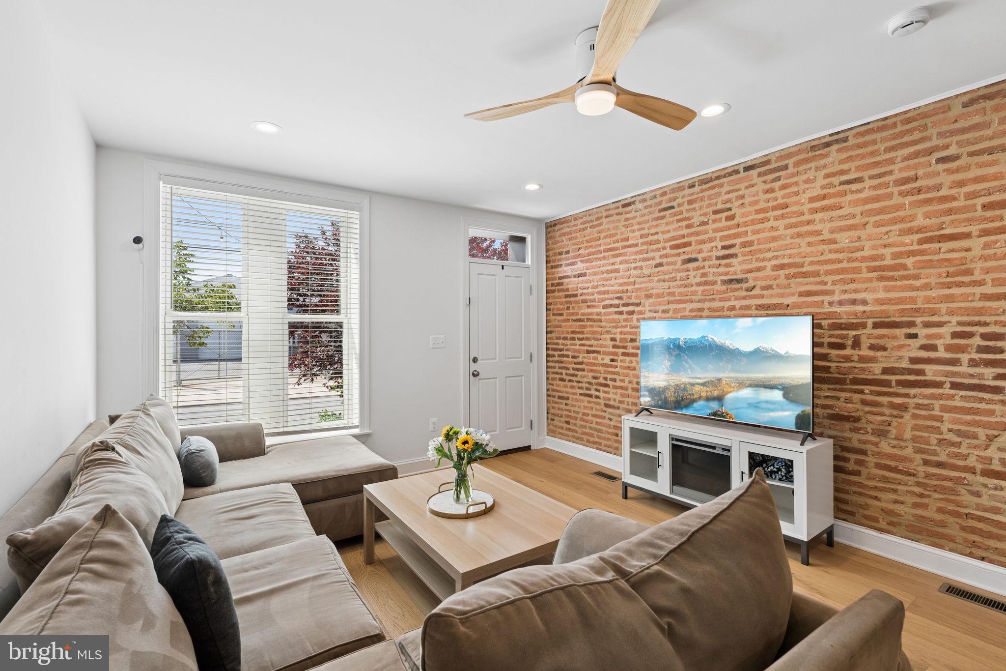 LOCUST POINT - Residential