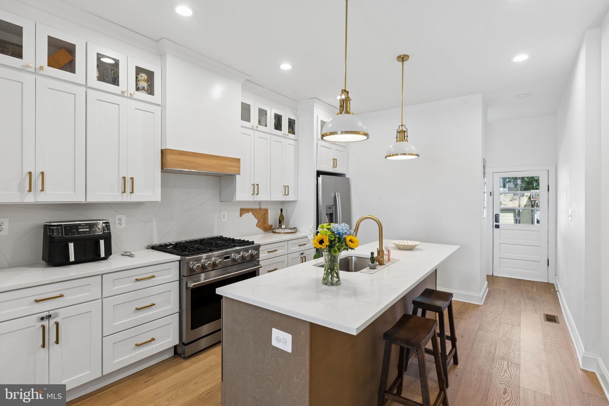LOCUST POINT - Residential