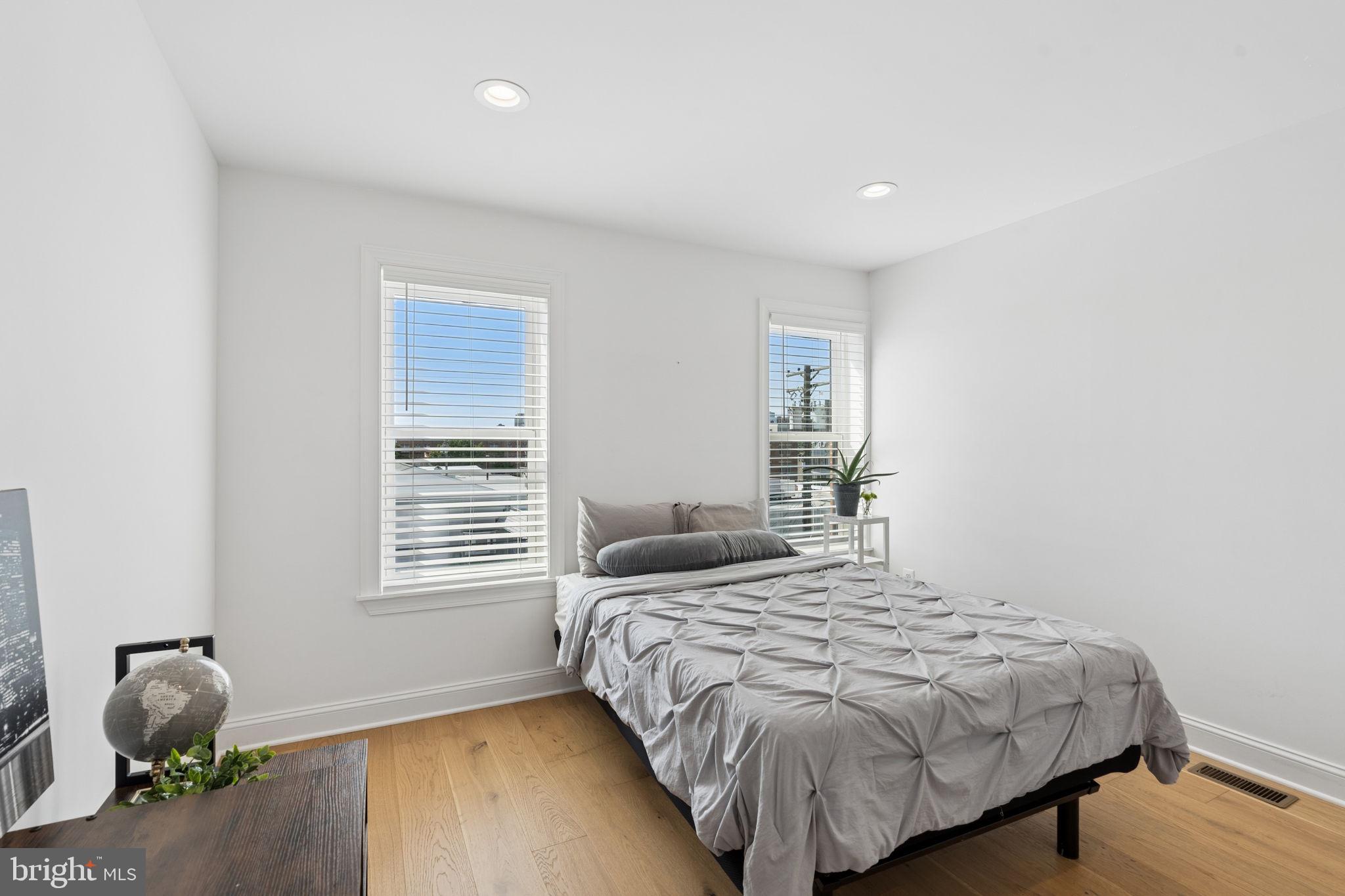 LOCUST POINT - Residential