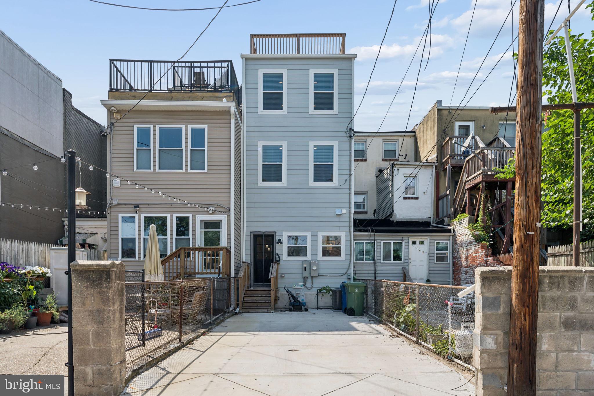 LOCUST POINT - Residential