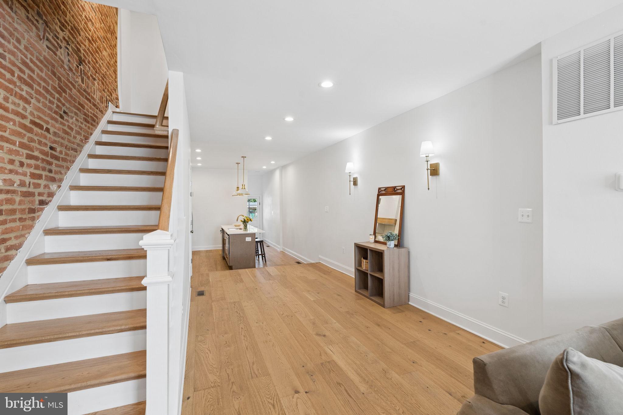 LOCUST POINT - Residential