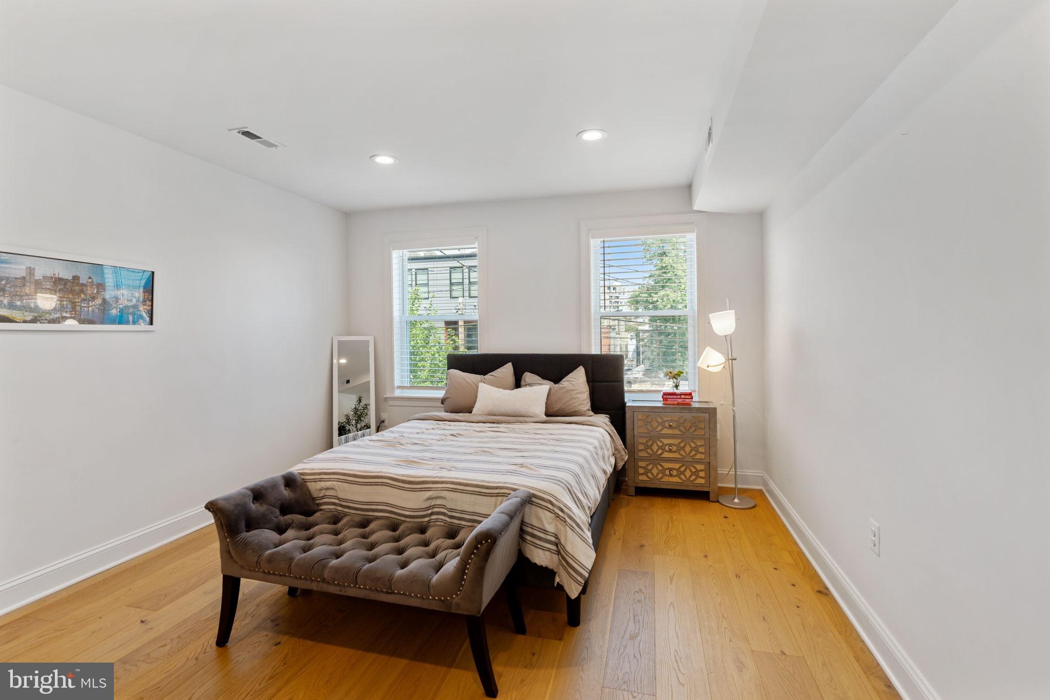 LOCUST POINT - Residential