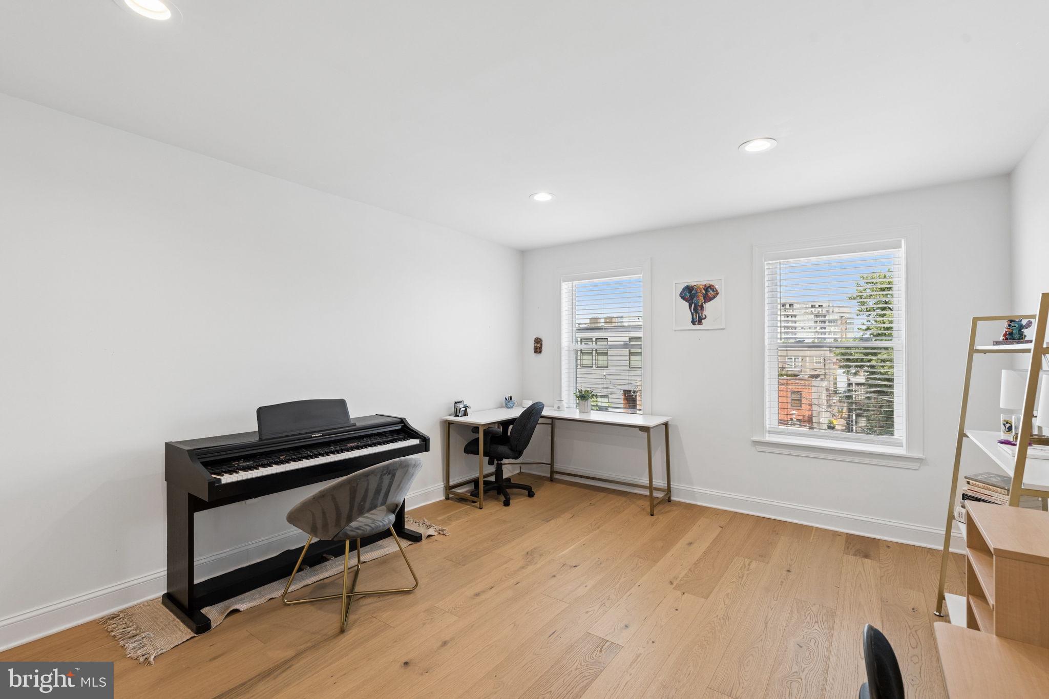 LOCUST POINT - Residential
