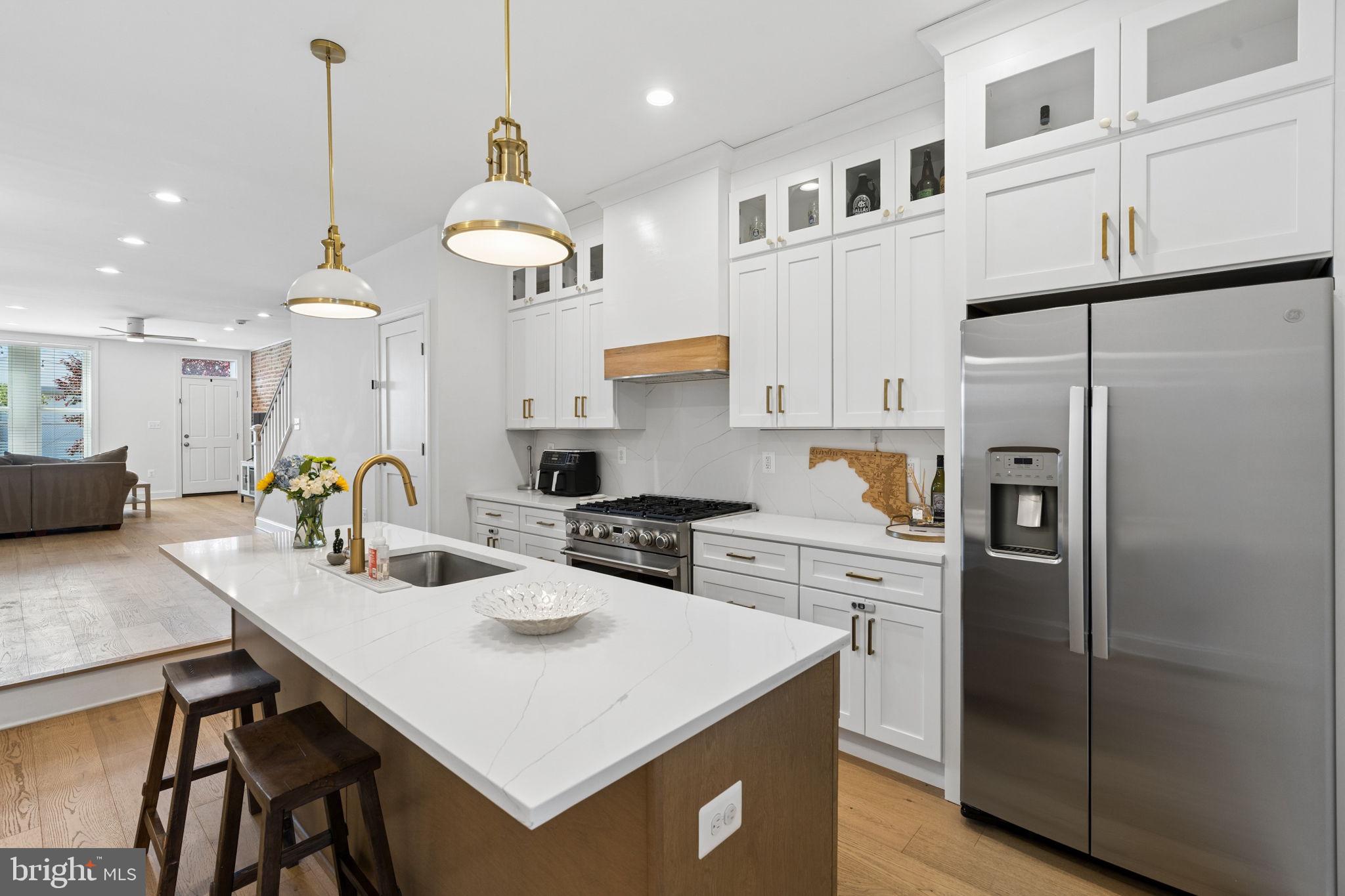 LOCUST POINT - Residential