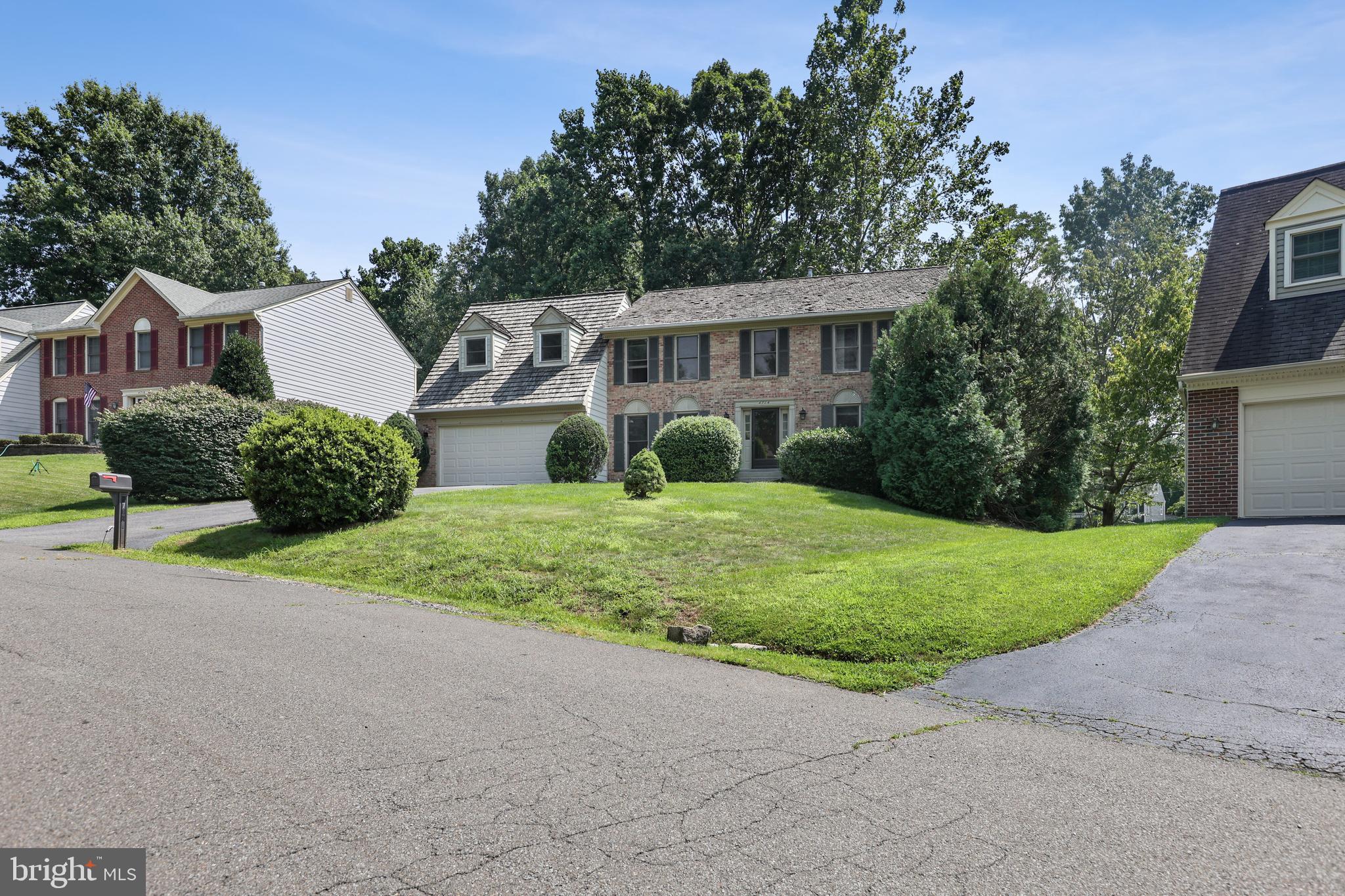 Single Family House with a  beautiful open floor layout.   Located in the sought after Braddock Forrest. Convenient location in a quiet setting, only minutes to Fairfax City downtown, restaurants and shops. Easy access to 123. It features ample driveway with 2 car garage. Nice foyer, office, formal living and dining room and wonderful 2-story family room with fireplace. Laundry room on the main level. Eat-in kitchen with granite countertops and stainless-steel appliances. Great upstairs floor plan with 4 bedrooms, nice size main bedroom, 2 full bathrooms, both with double sinks. The walkout lower level has another bedroom, full bath and another room that can be used as a media room. Neutral color painted, natural light throughout, hardwood floors, light color carpet installed on the second floor.
Don't forget to check out the open house on Friday, April 4th and from 4-6 PM. A  fantastic opportunity to see this beautiful home in person! 🏡