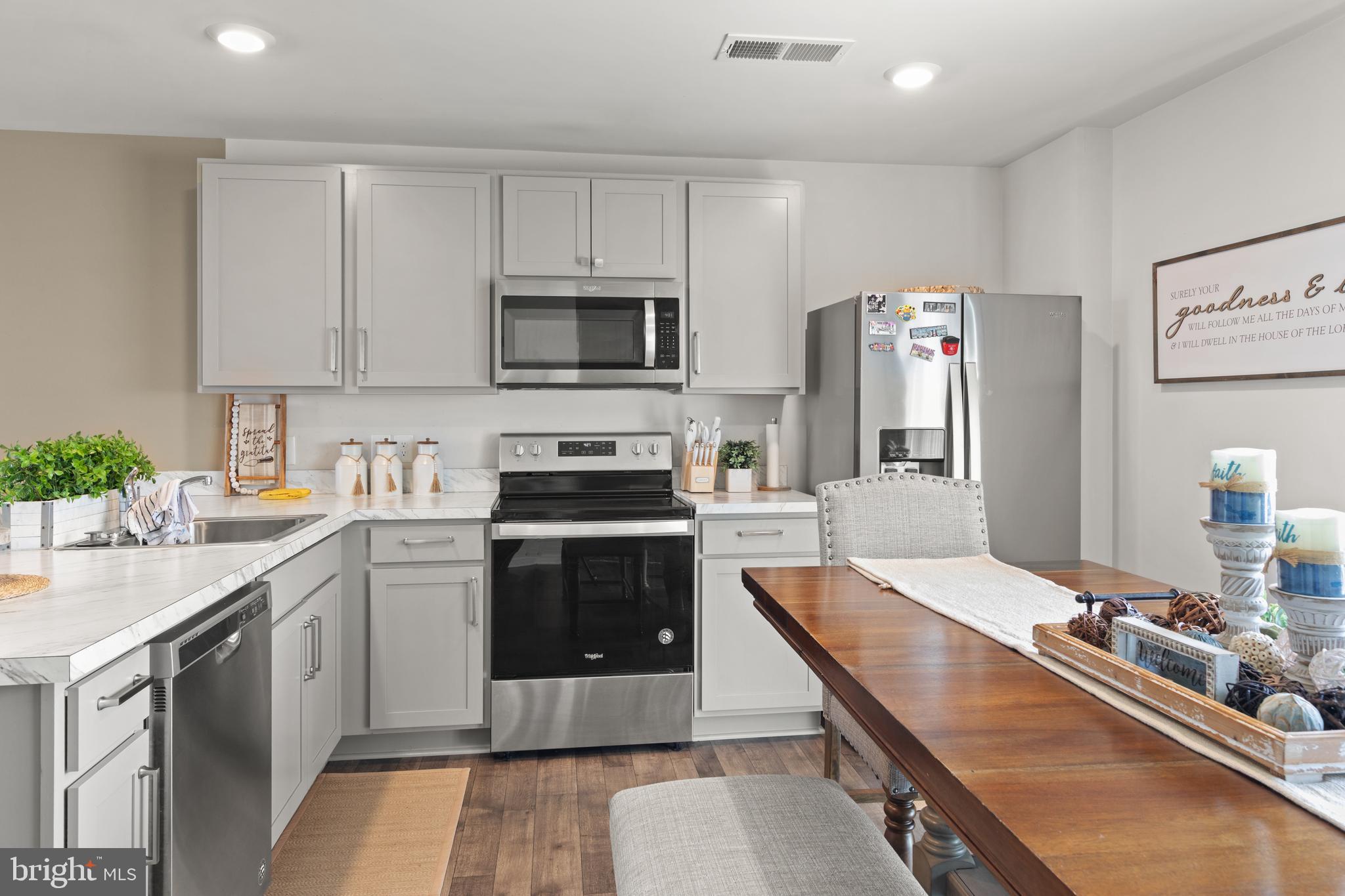 CEDAR COMMONS - Residential