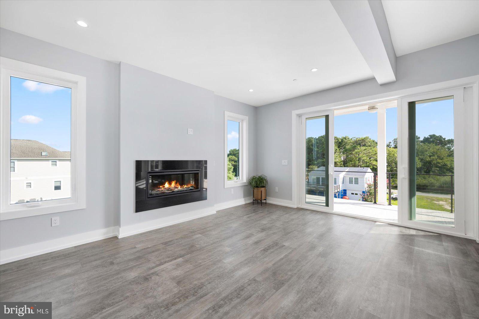SNUG HARBOR - Residential