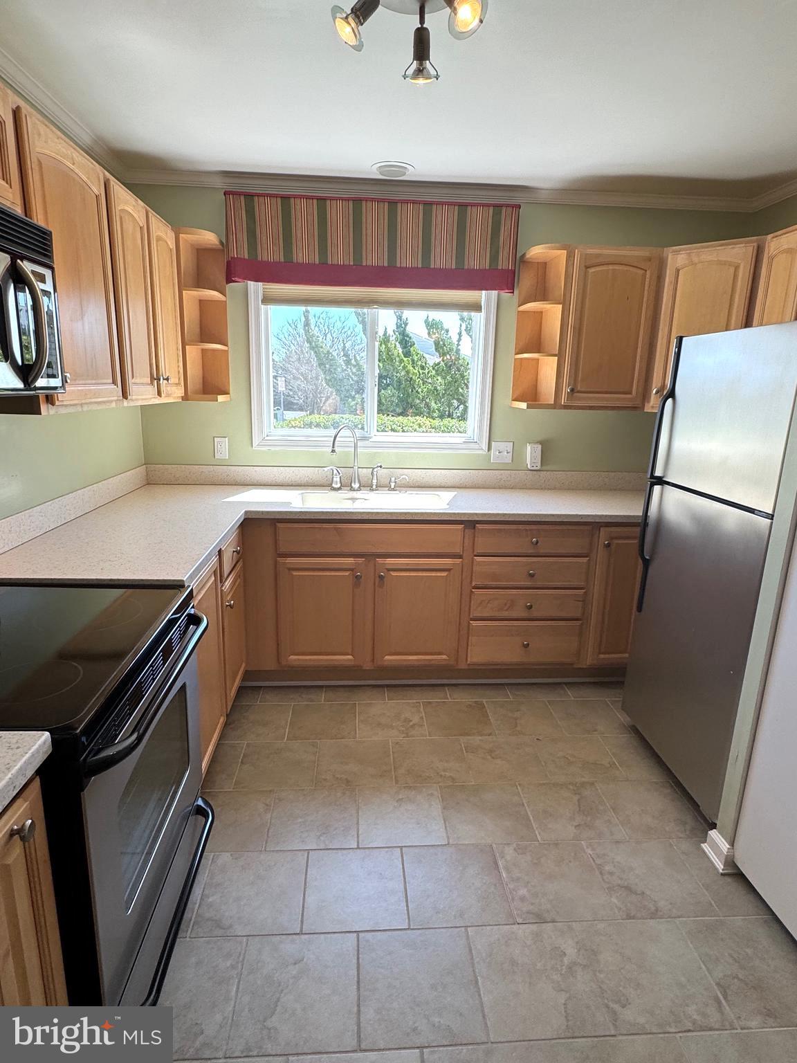 CAINE WOODS - Residential Lease