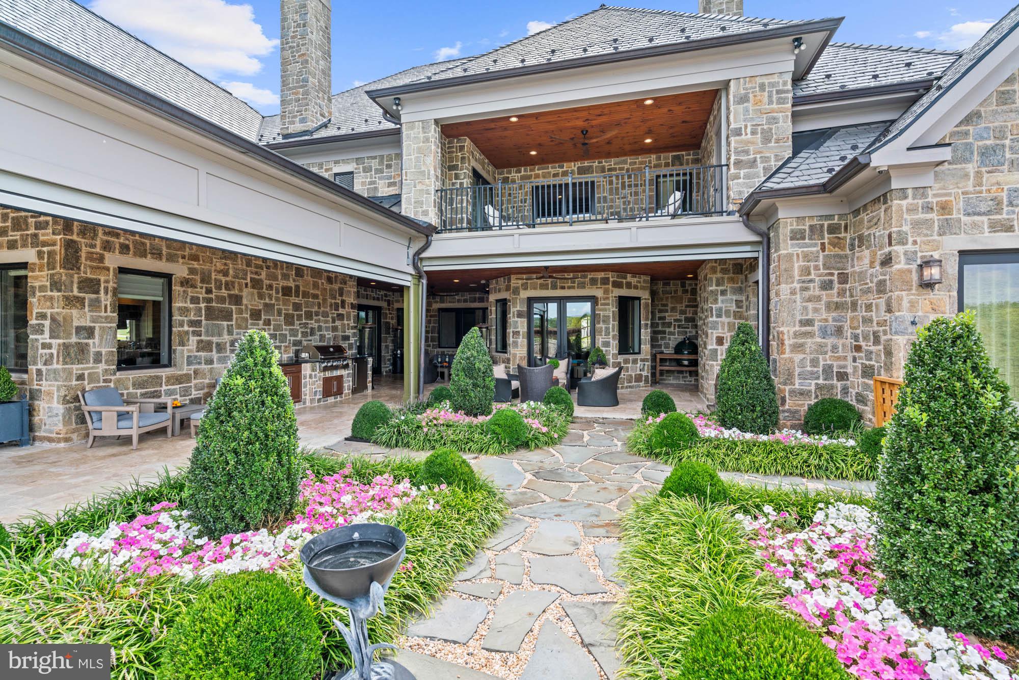 CREIGHTON FARMS - Residential