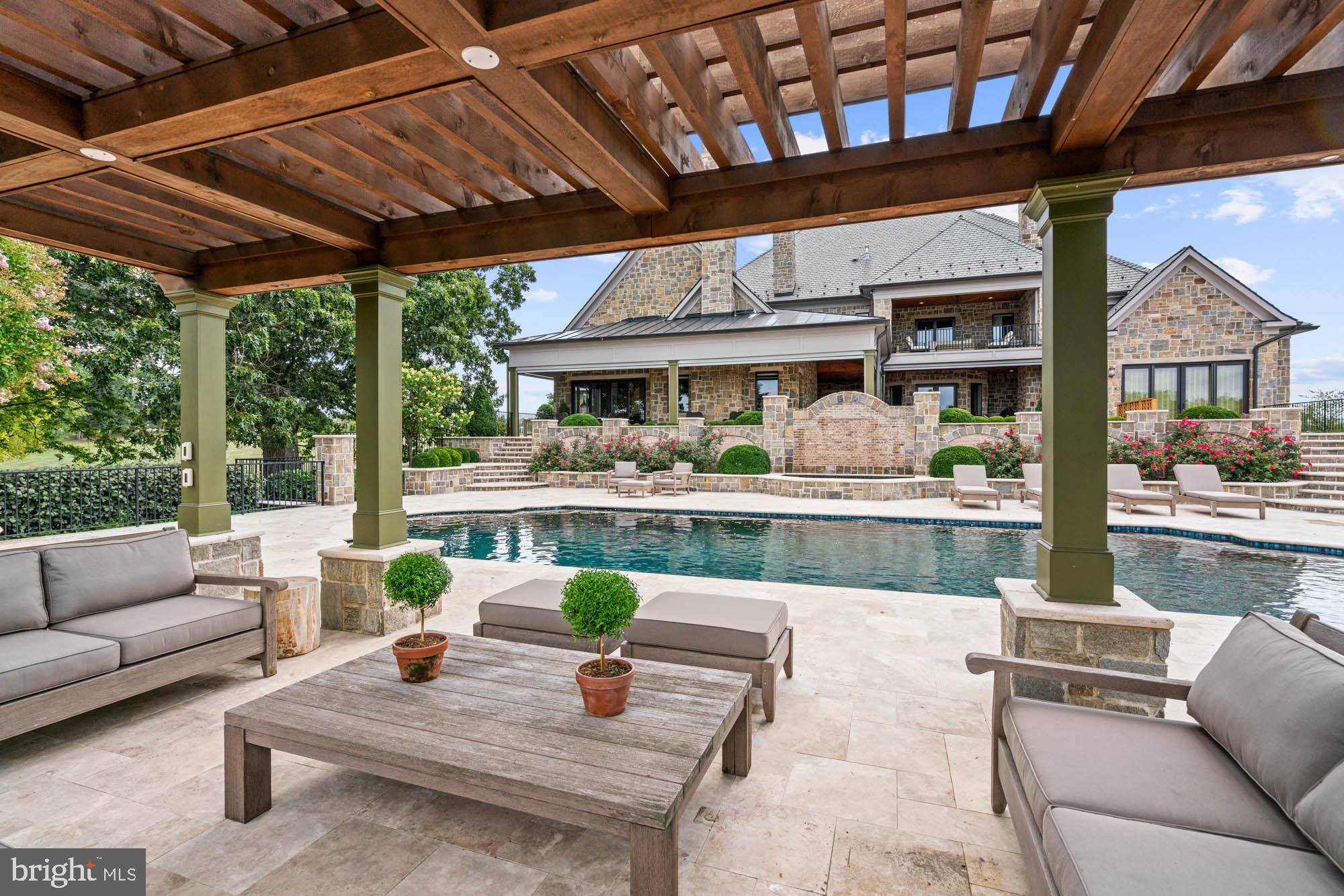 CREIGHTON FARMS - Residential