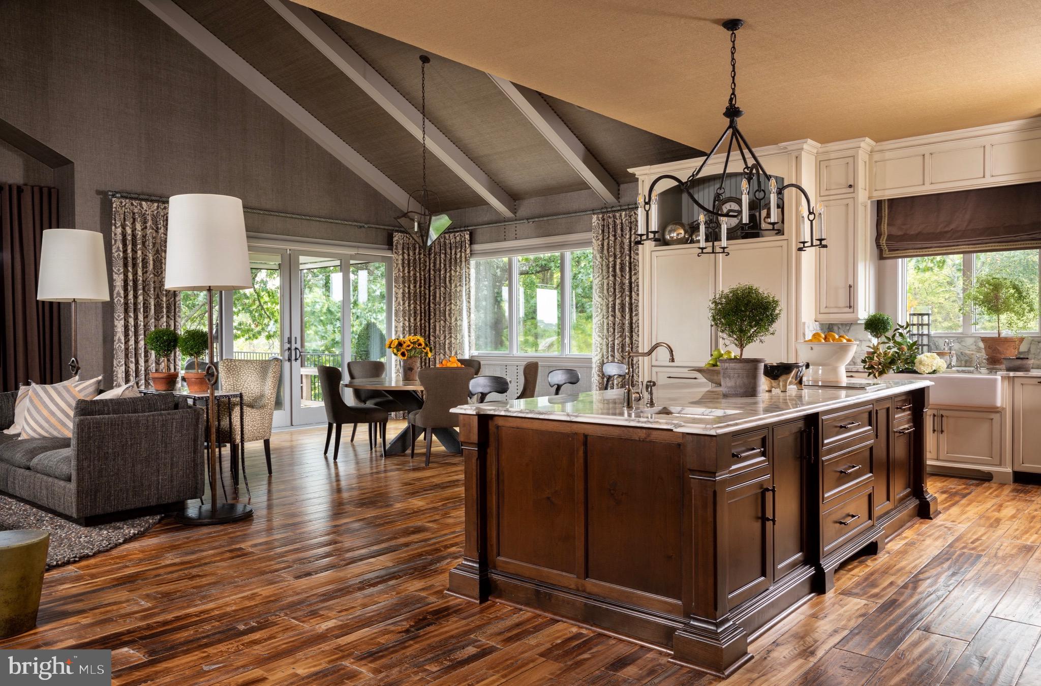 CREIGHTON FARMS - Residential