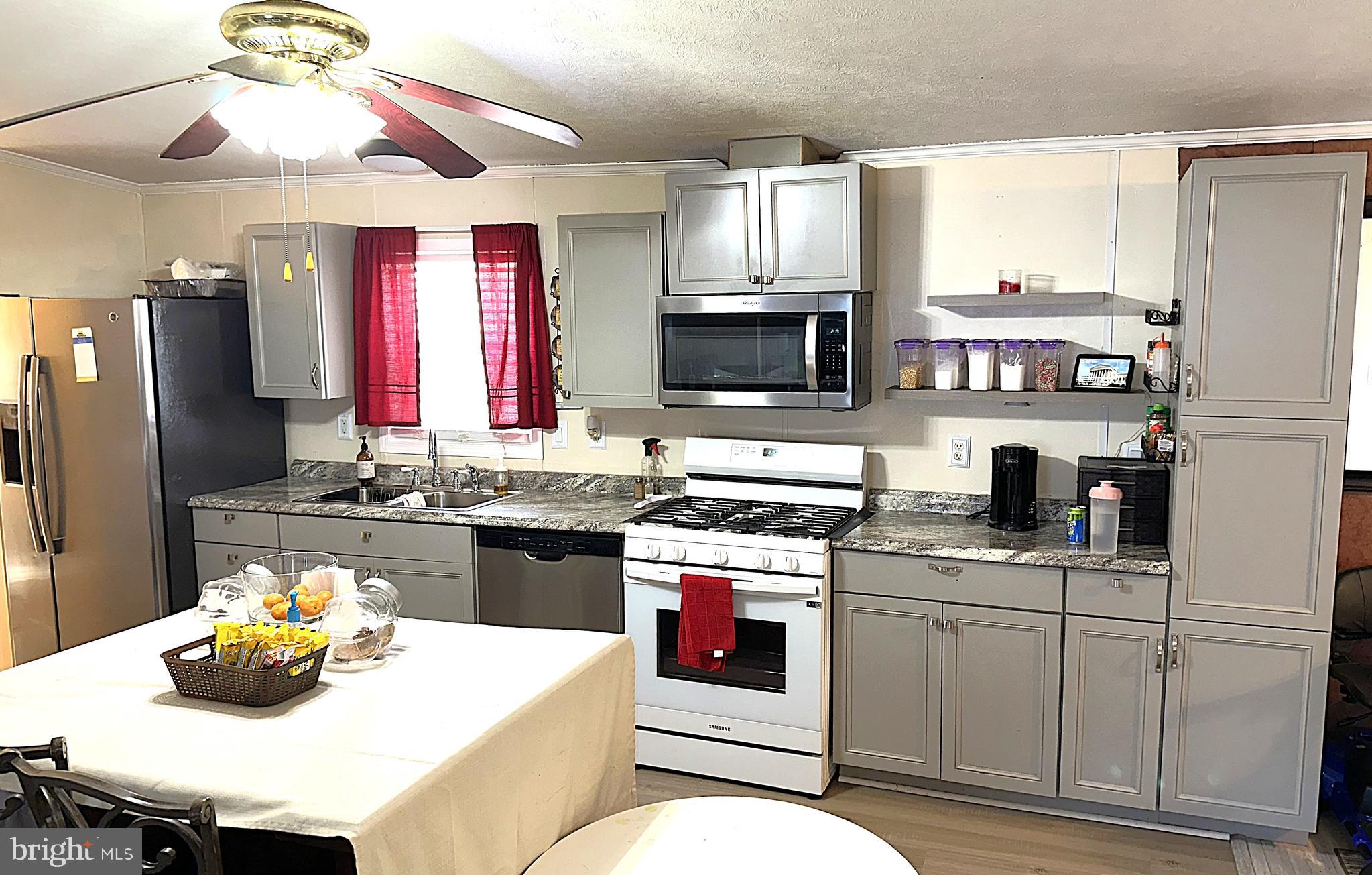 ARUNDEL MOBILE VILLAGE - Residential
