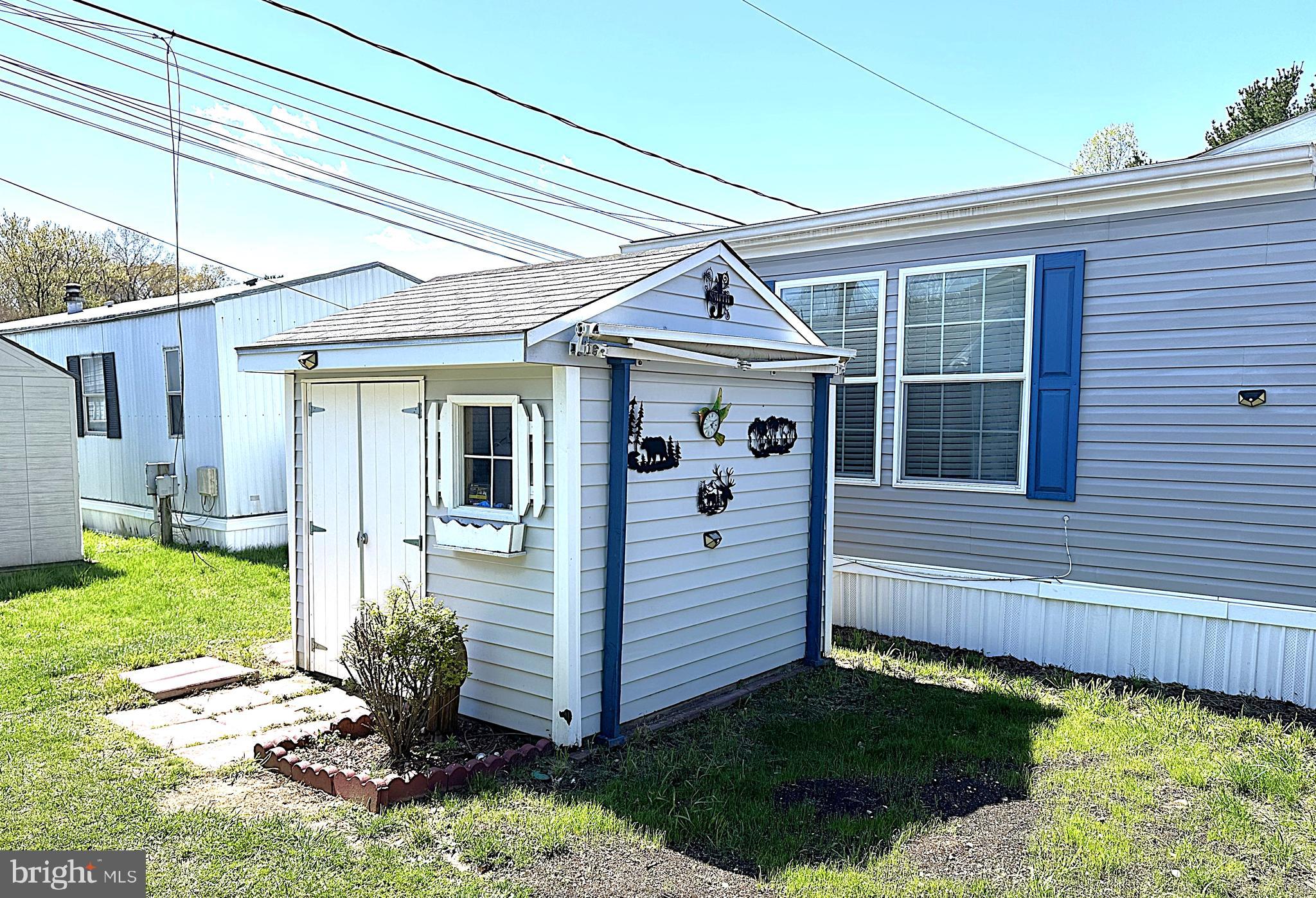 ARUNDEL MOBILE VILLAGE - Residential