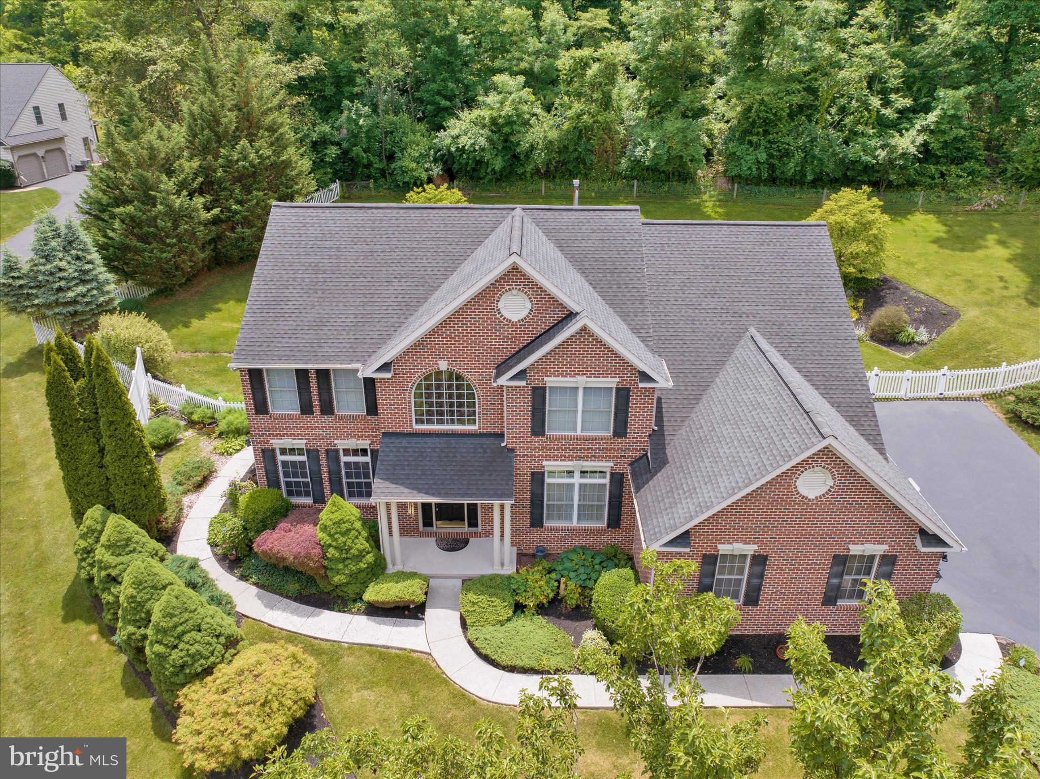 PATHFINDER WOODS - Residential