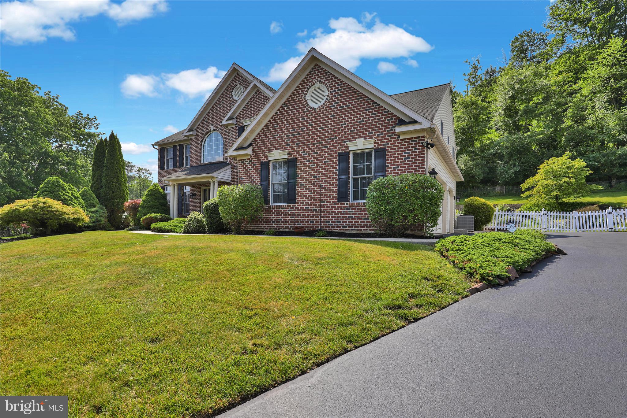PATHFINDER WOODS - Residential