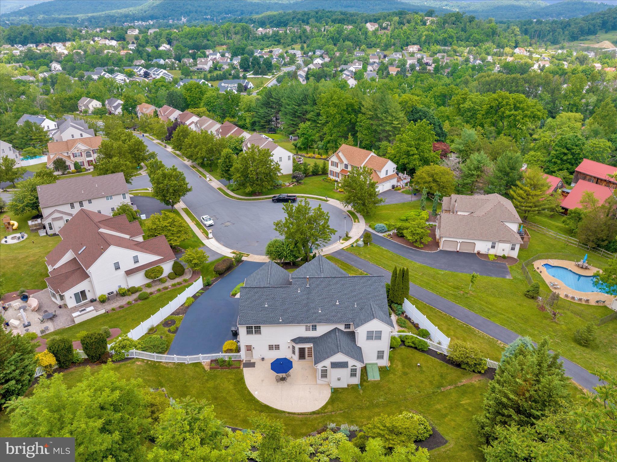 PATHFINDER WOODS - Residential