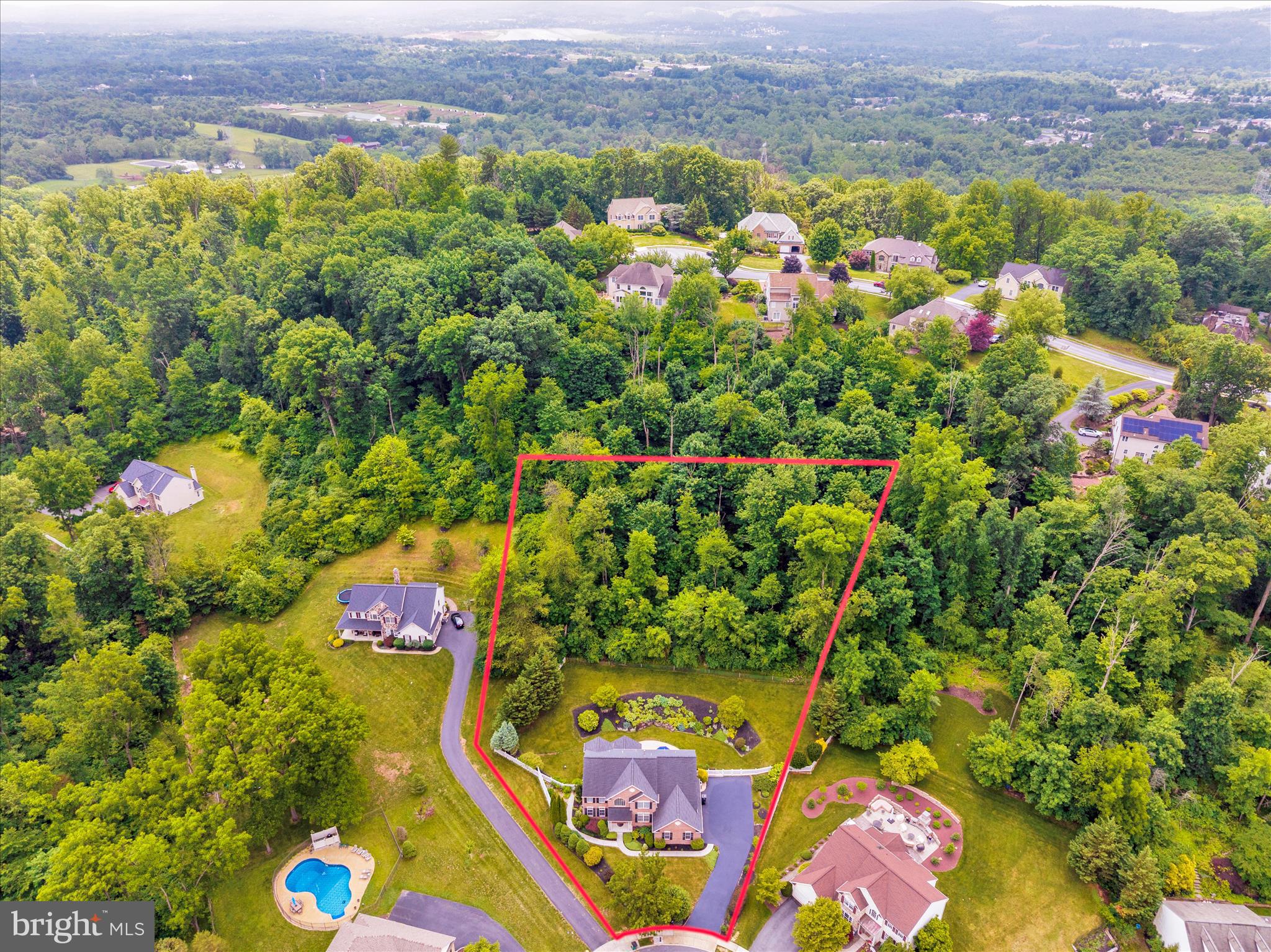 PATHFINDER WOODS - Residential
