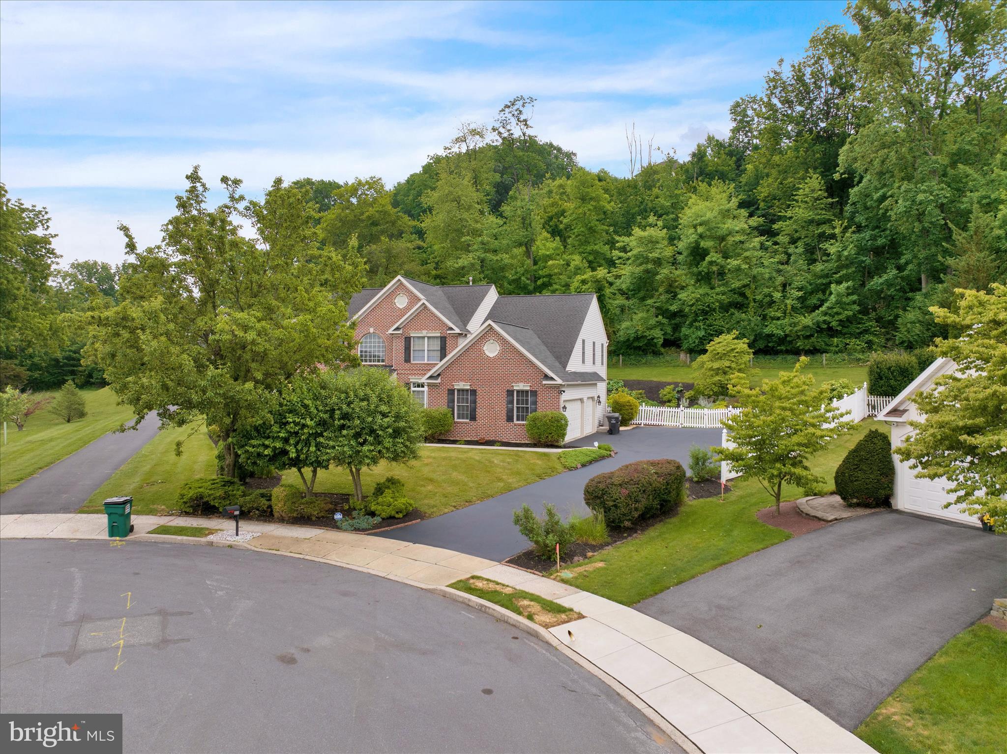 PATHFINDER WOODS - Residential