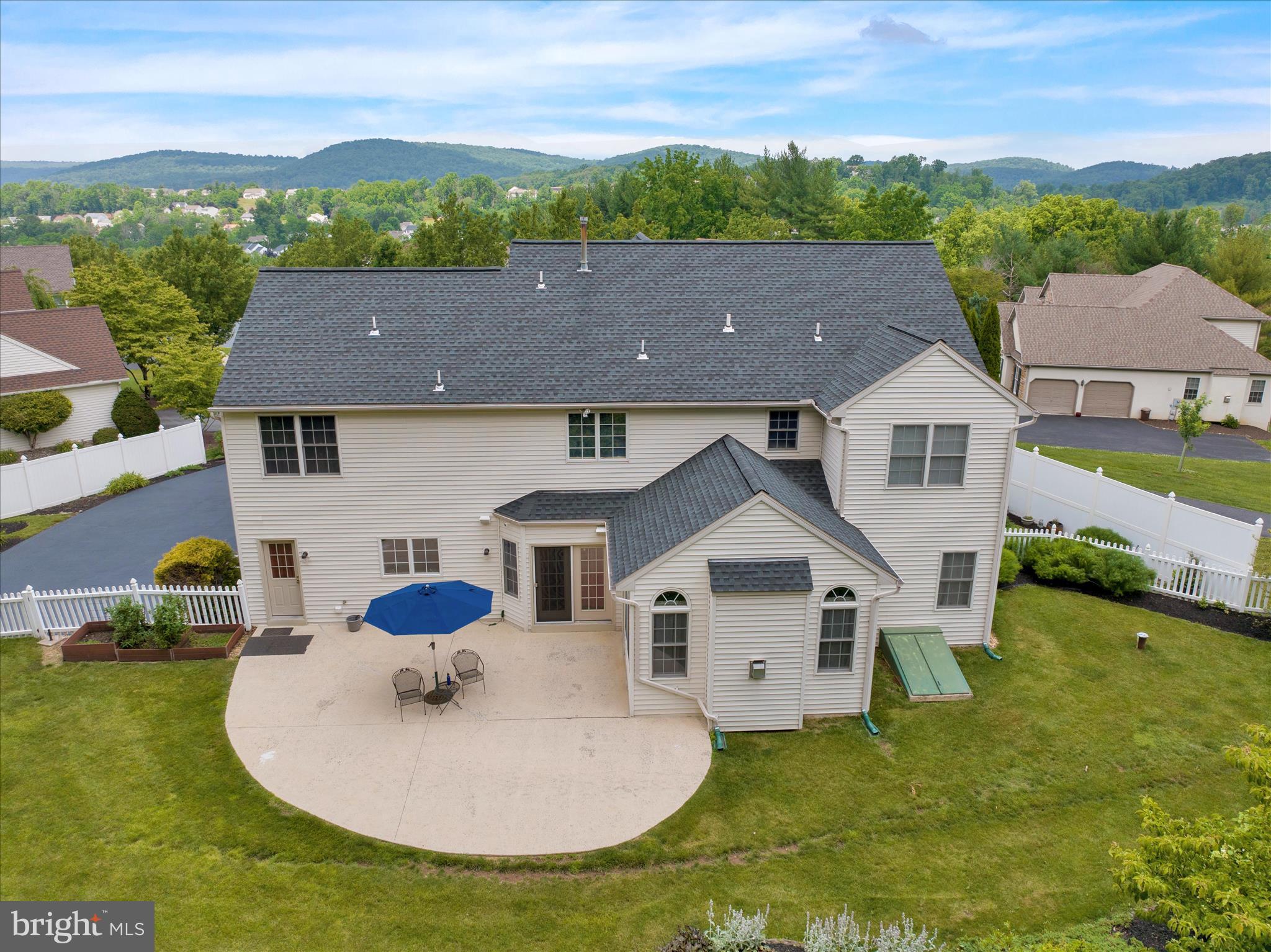 PATHFINDER WOODS - Residential