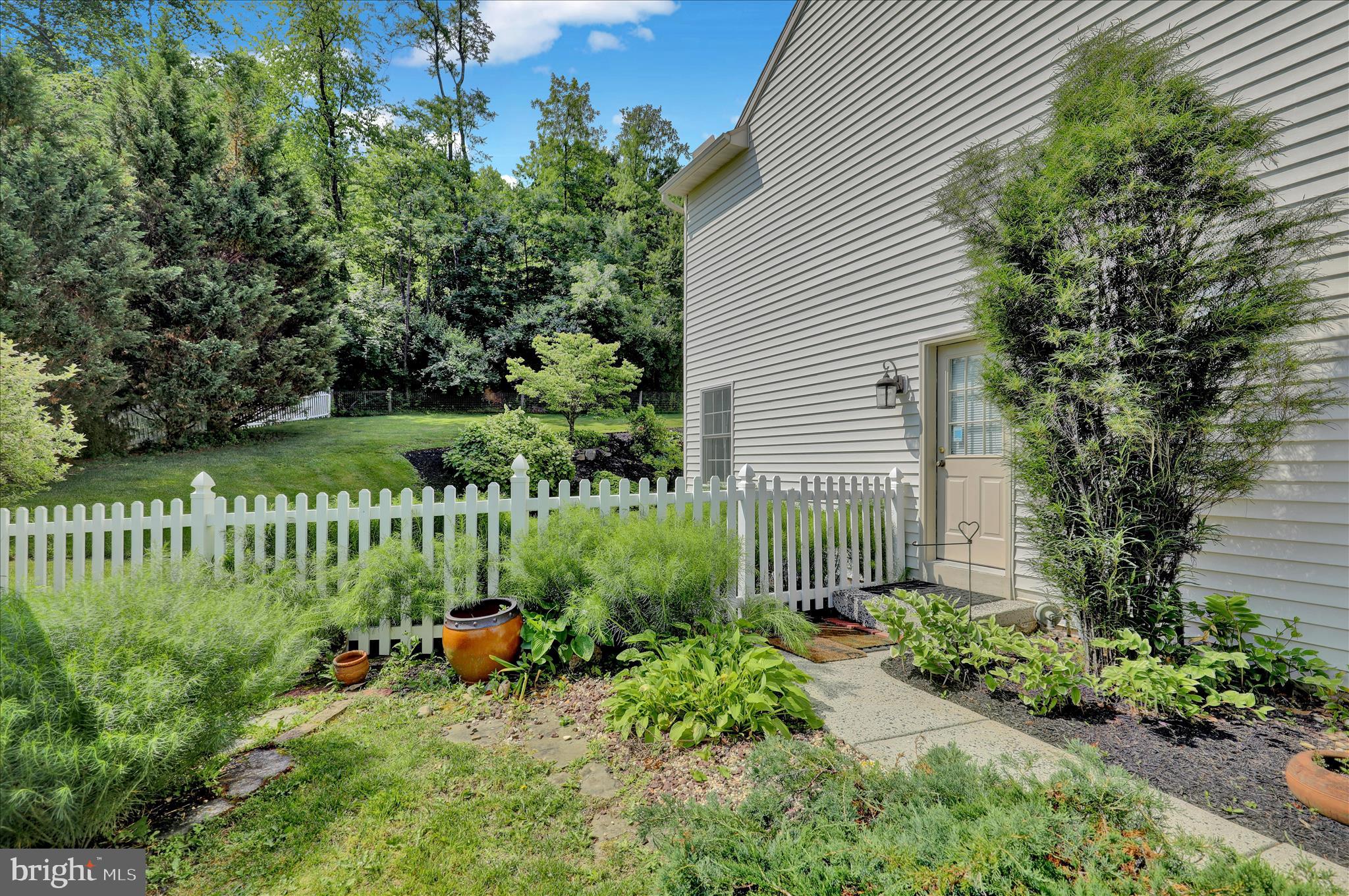 PATHFINDER WOODS - Residential