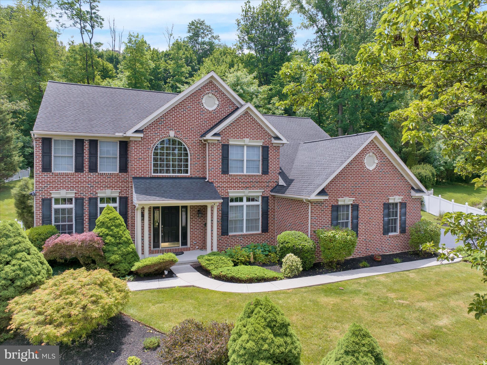 PATHFINDER WOODS - Residential
