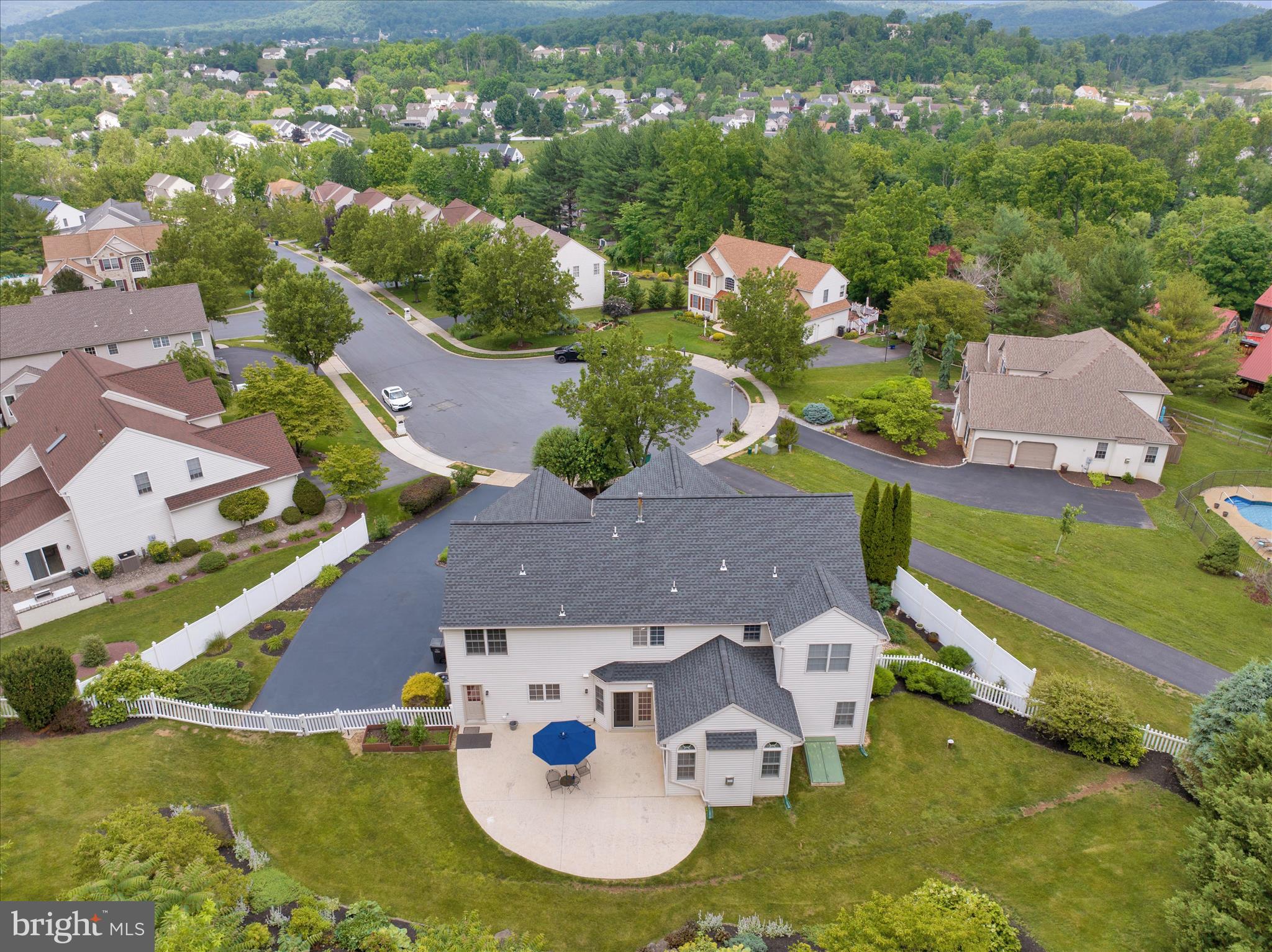 PATHFINDER WOODS - Residential