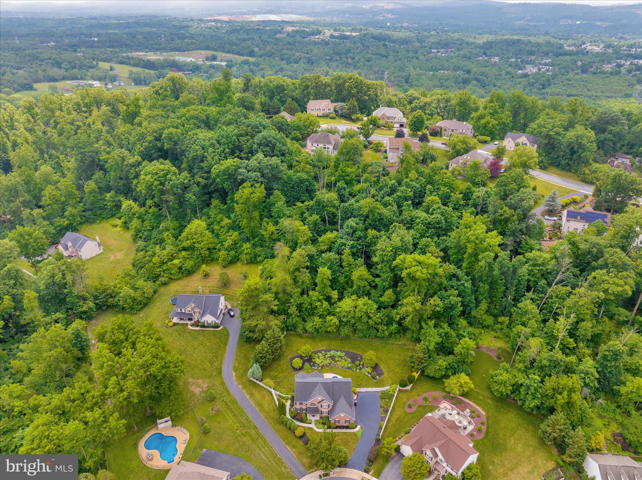 PATHFINDER WOODS - Residential