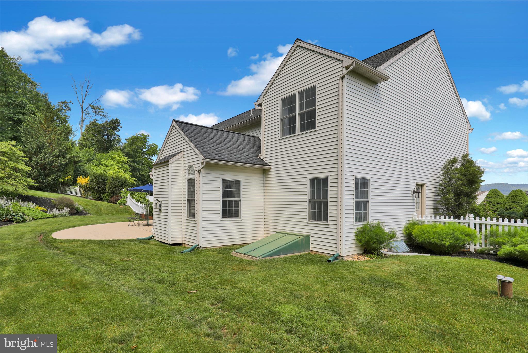 PATHFINDER WOODS - Residential
