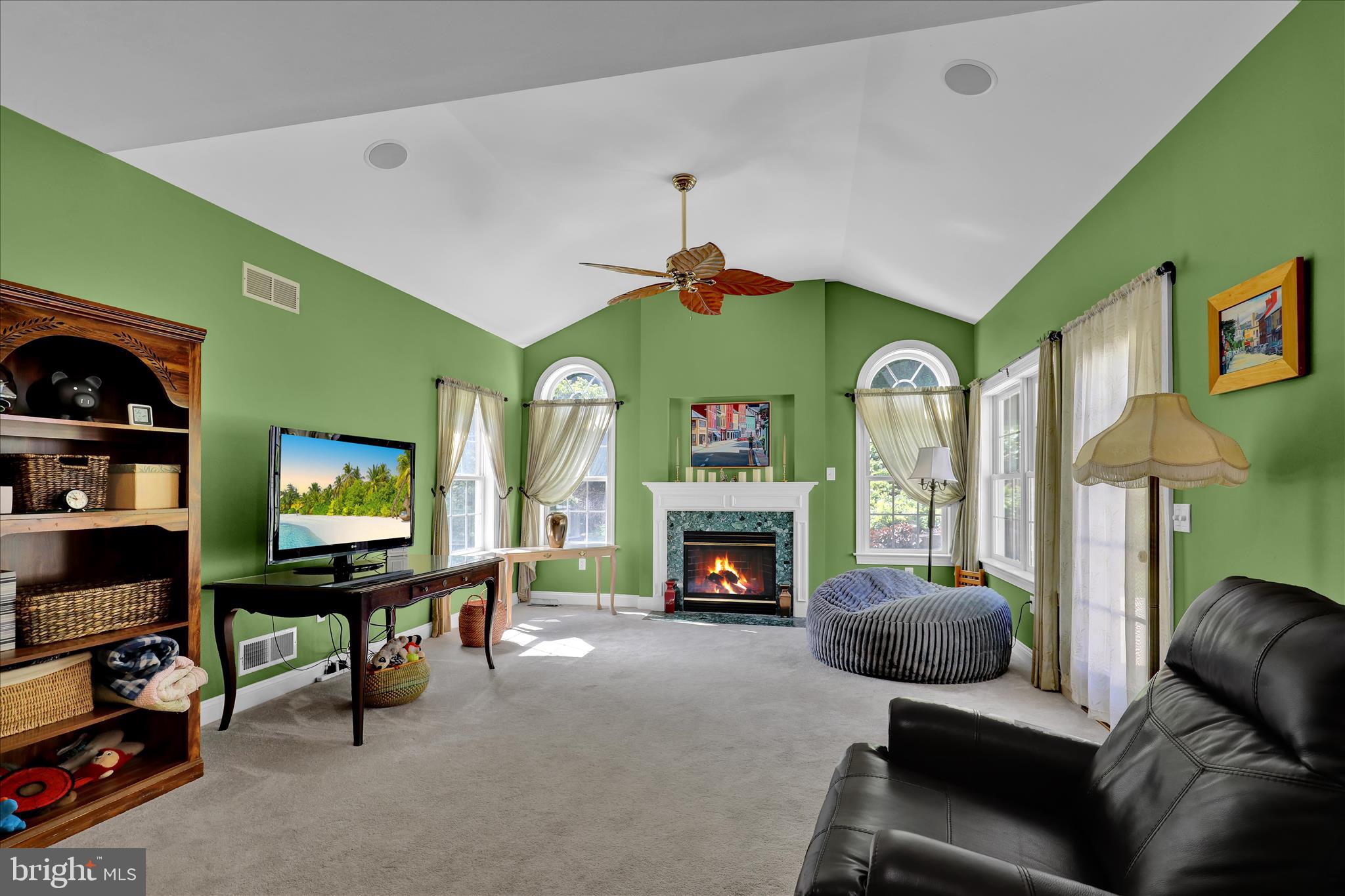 PATHFINDER WOODS - Residential