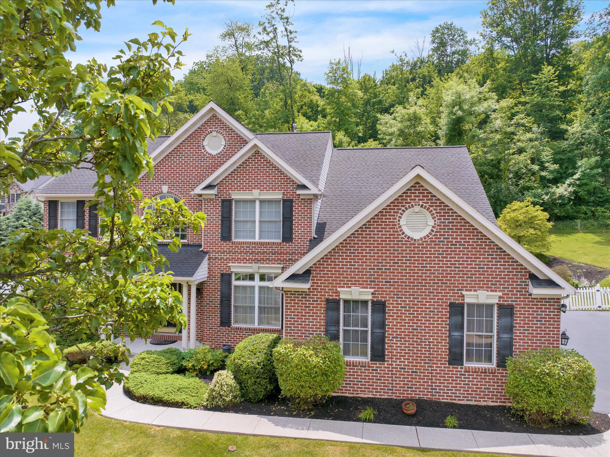 PATHFINDER WOODS - Residential