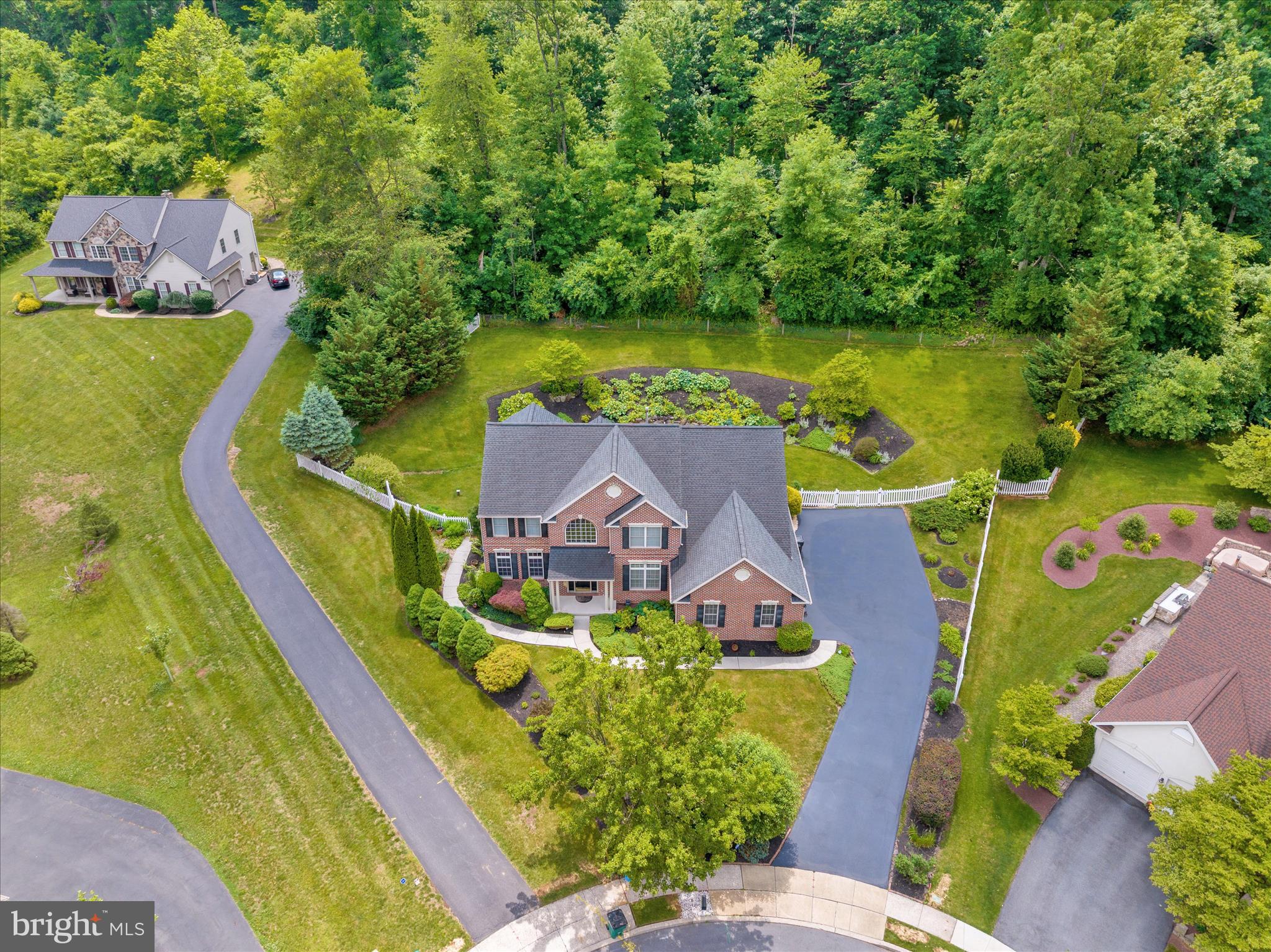PATHFINDER WOODS - Residential