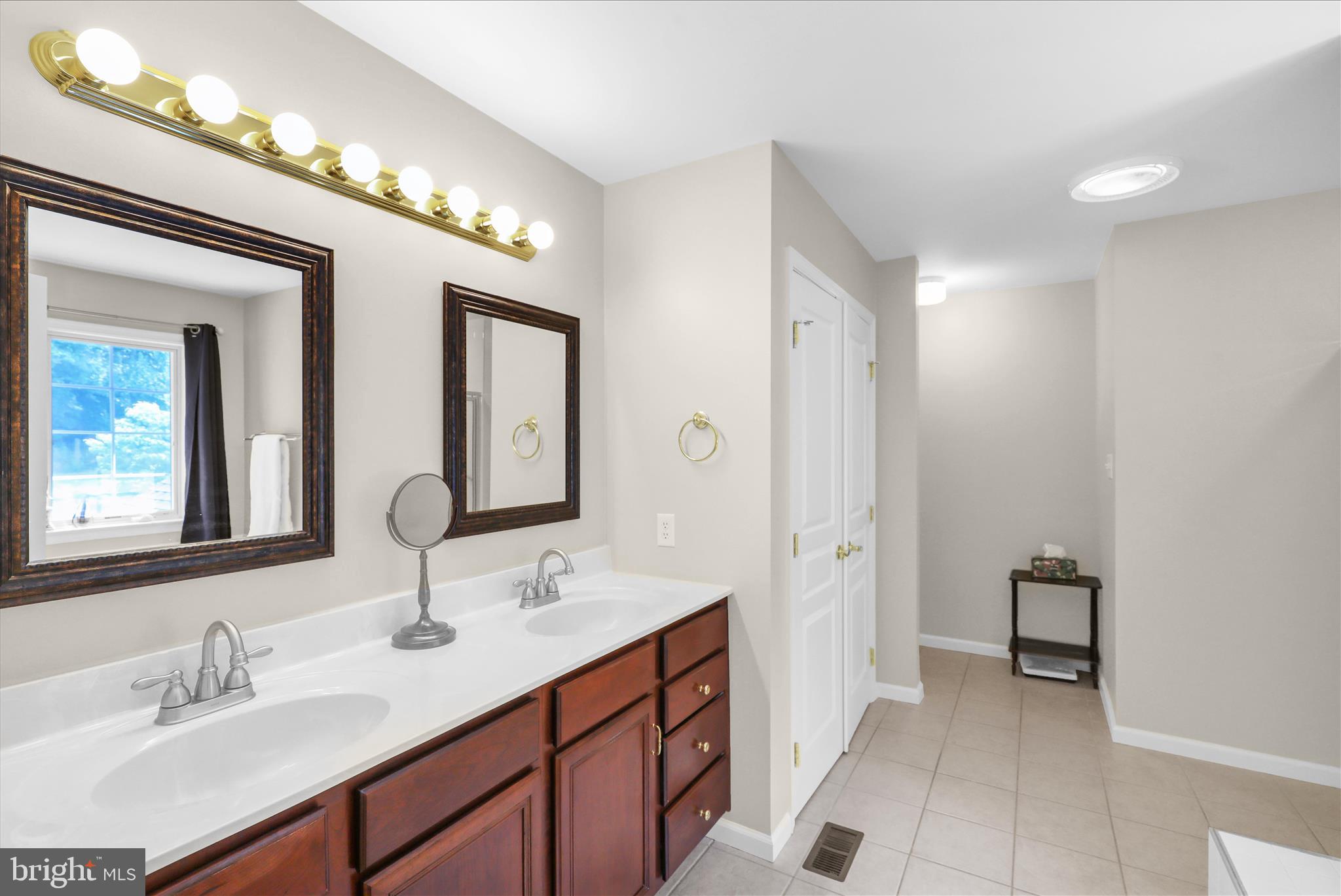 PATHFINDER WOODS - Residential