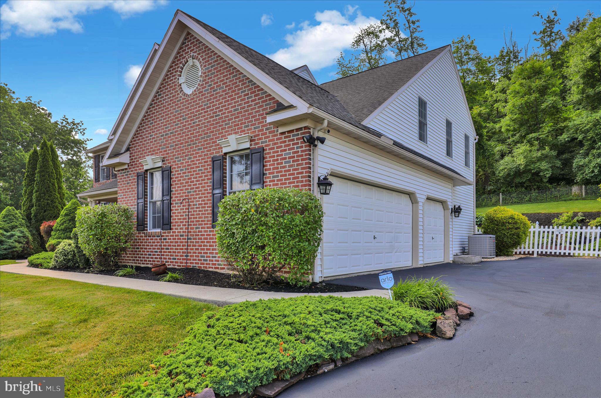 PATHFINDER WOODS - Residential