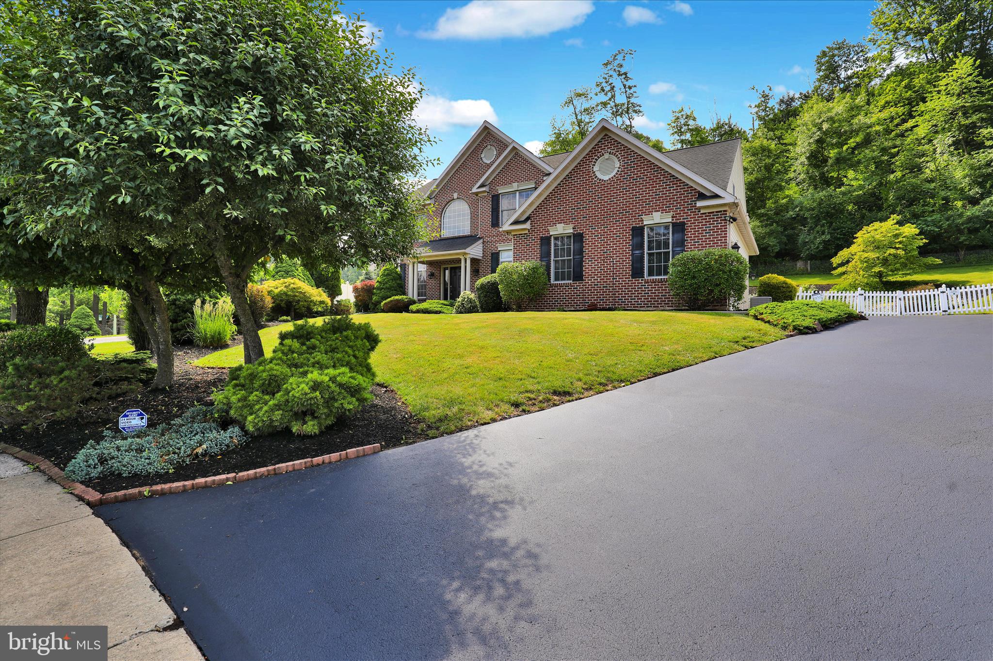 PATHFINDER WOODS - Residential
