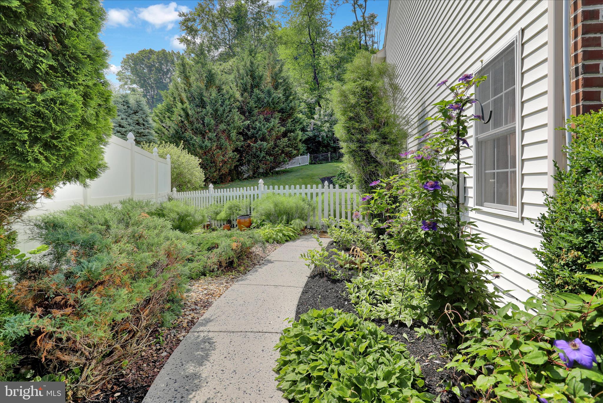 PATHFINDER WOODS - Residential