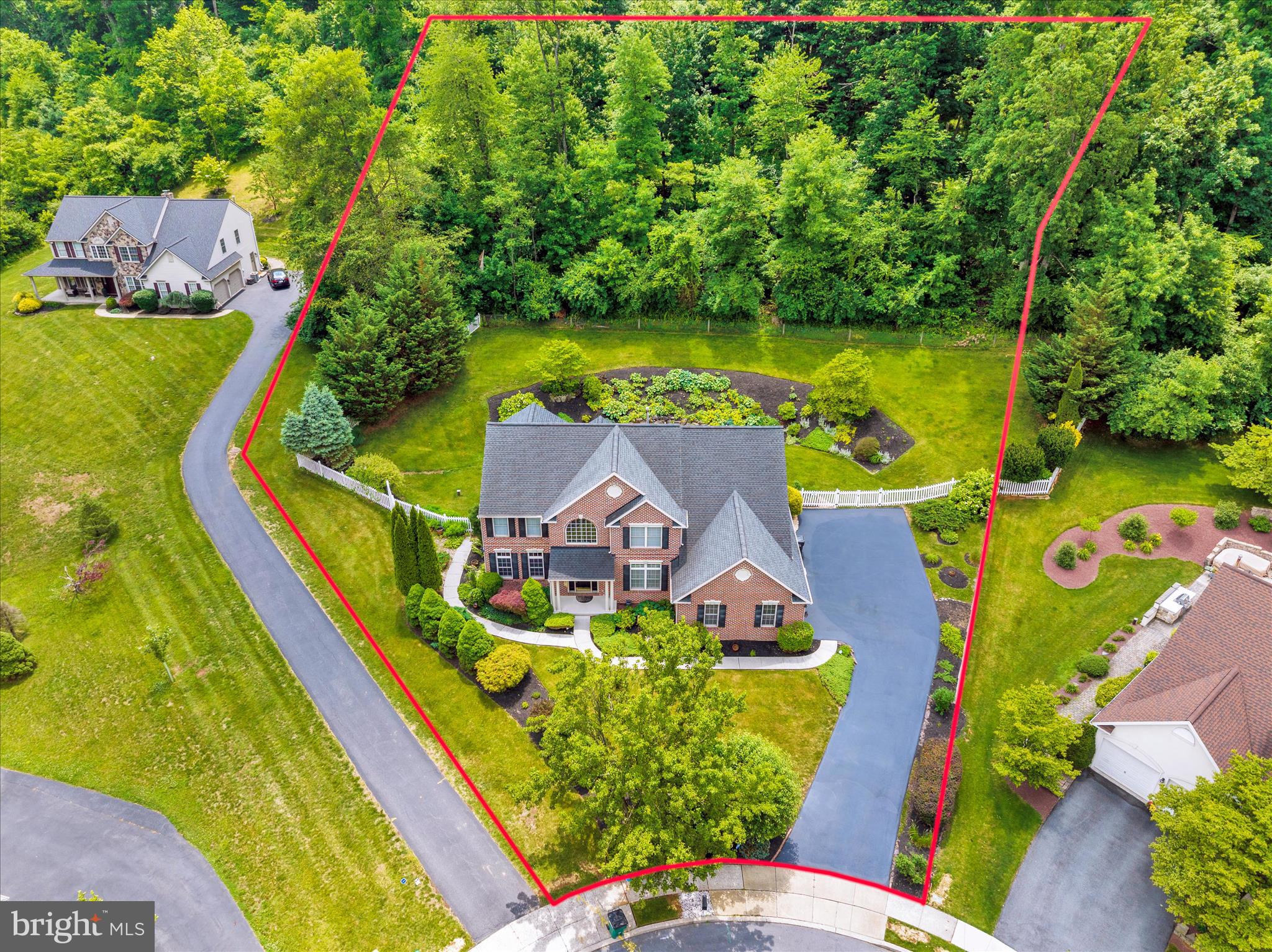PATHFINDER WOODS - Residential