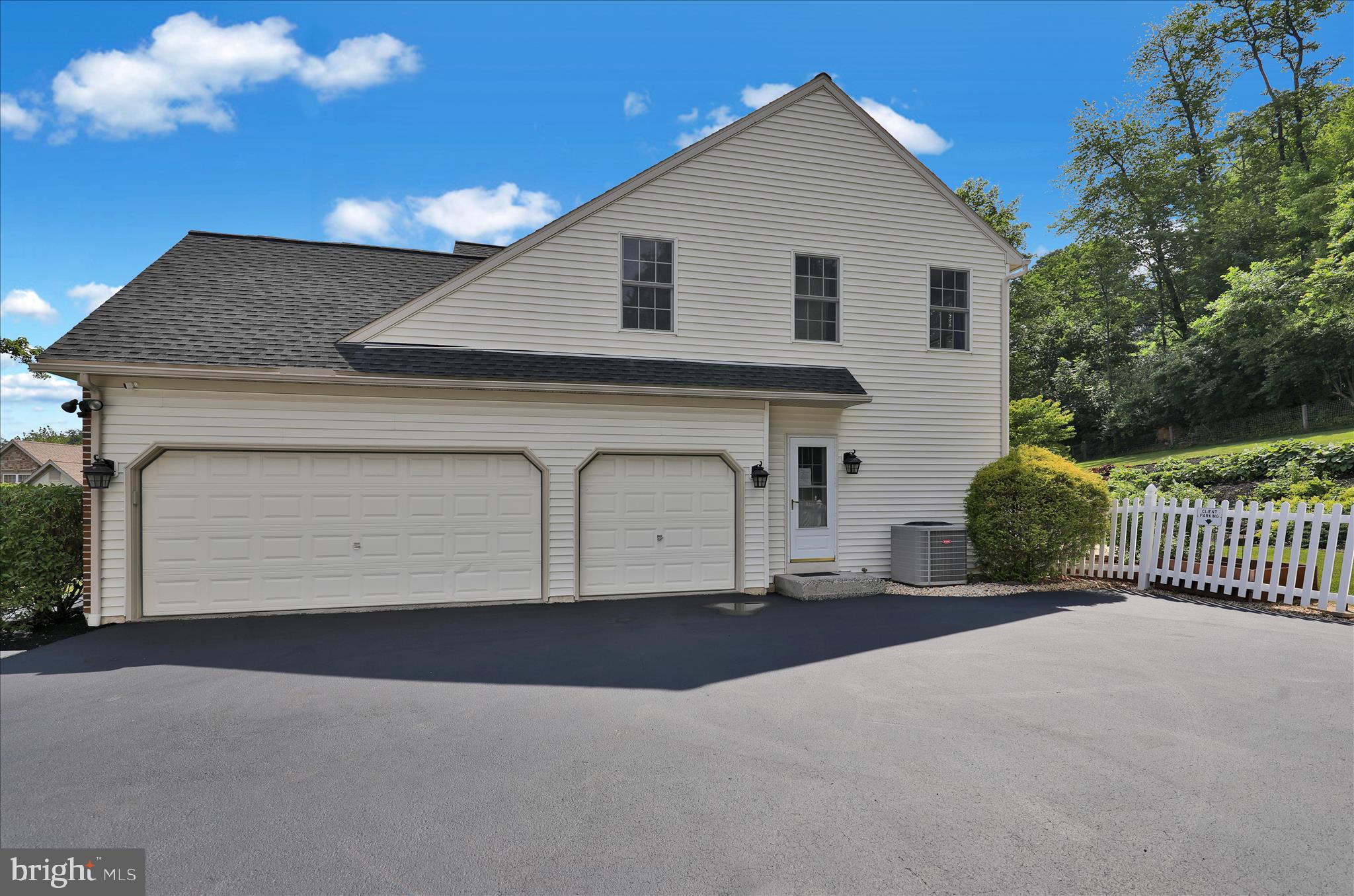 PATHFINDER WOODS - Residential
