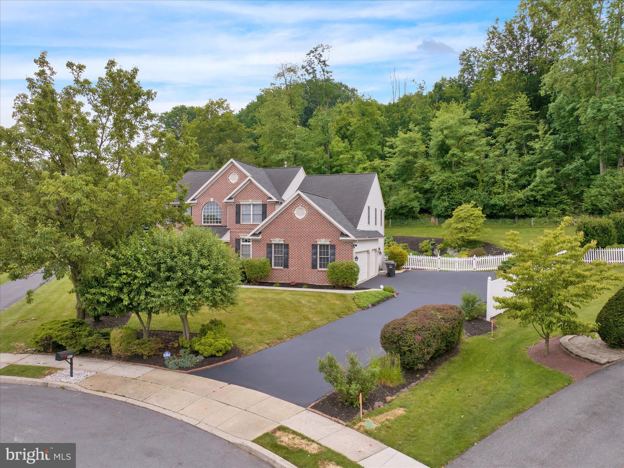 PATHFINDER WOODS - Residential