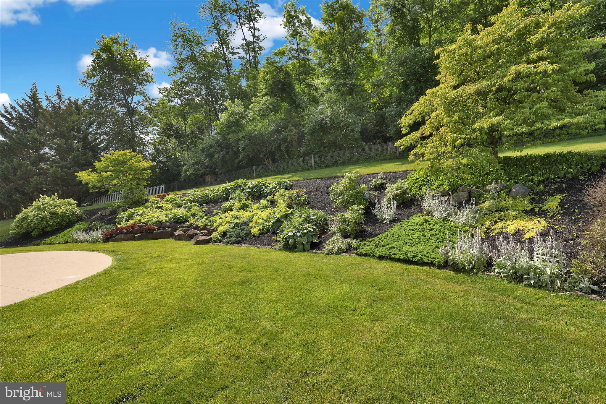 PATHFINDER WOODS - Residential