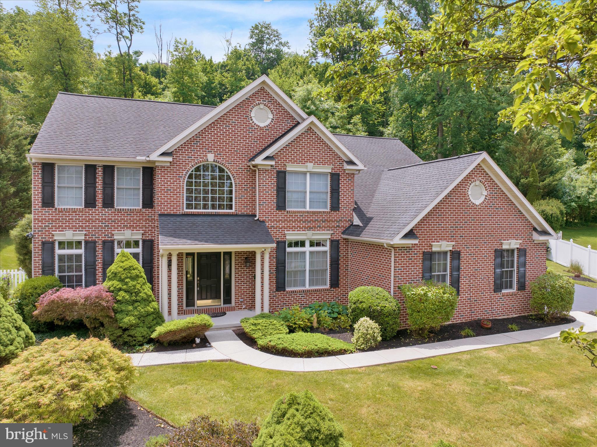 PATHFINDER WOODS - Residential