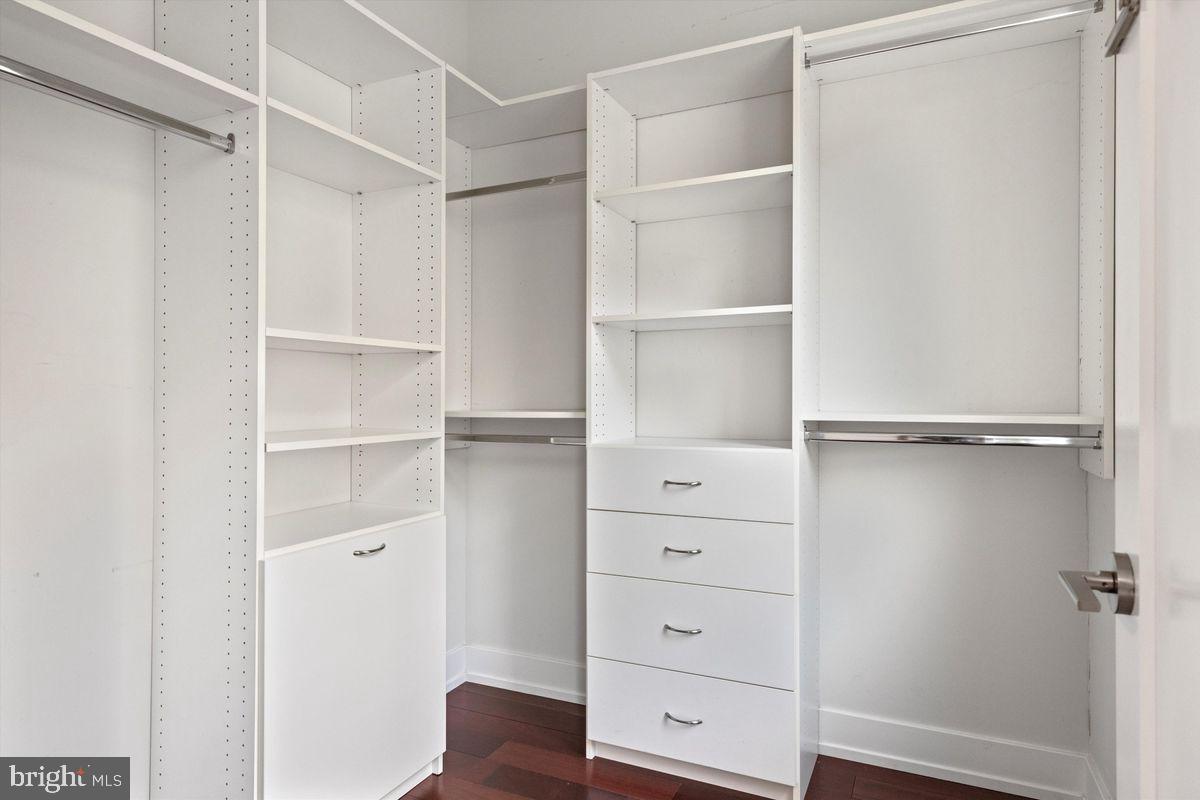 LOGAN SQUARE - Residential