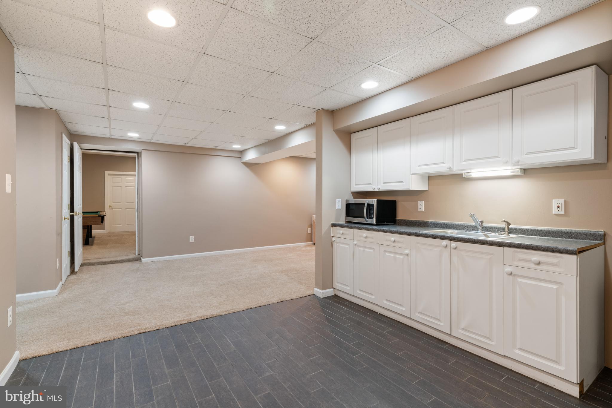 LAWNVALE ESTATES - Residential