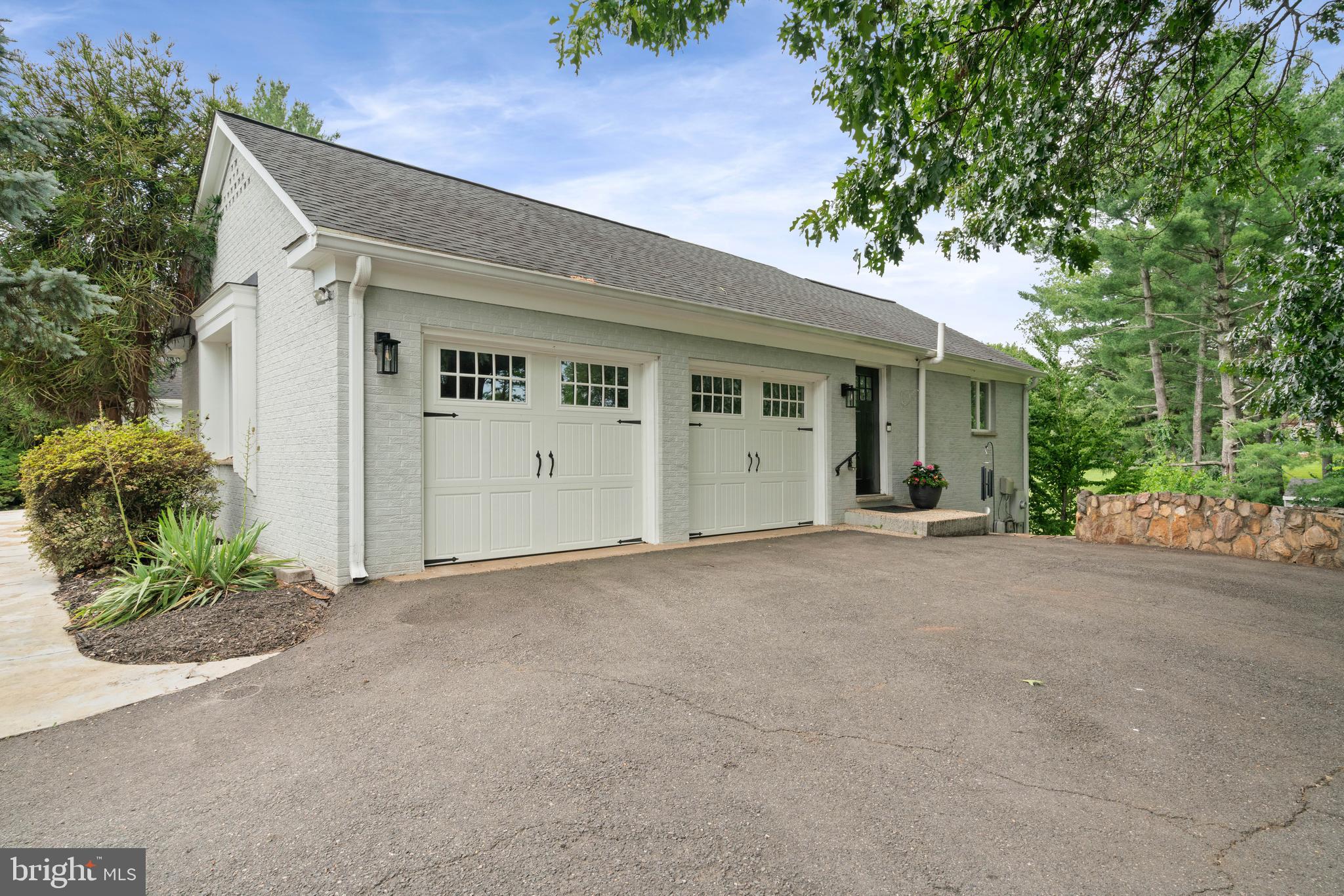 LAWNVALE ESTATES - Residential