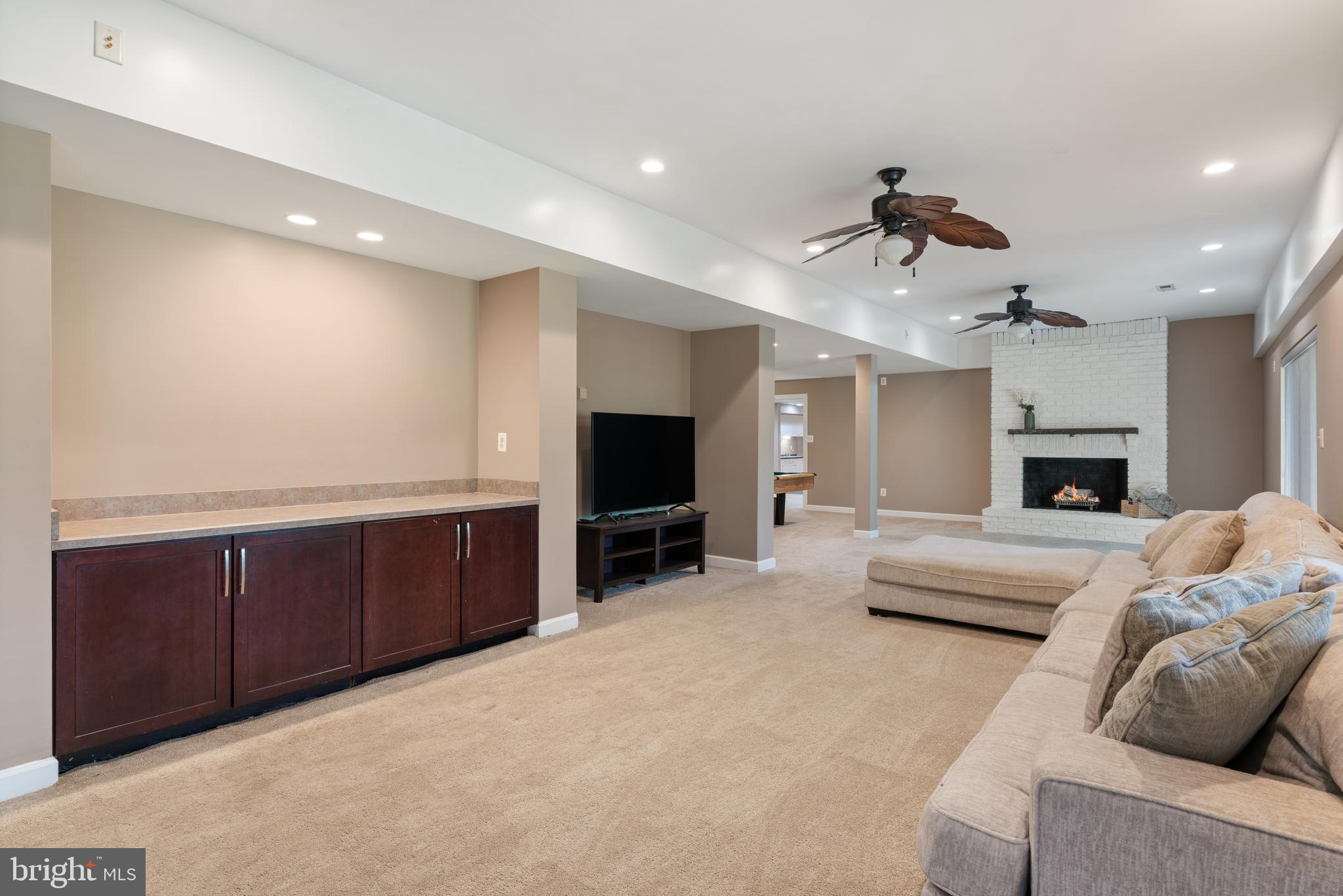 LAWNVALE ESTATES - Residential