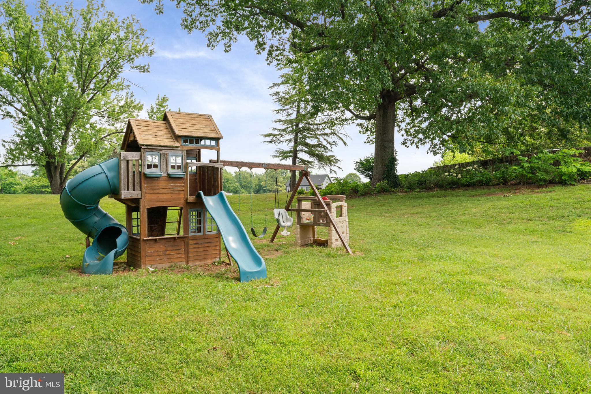 LAWNVALE ESTATES - Residential