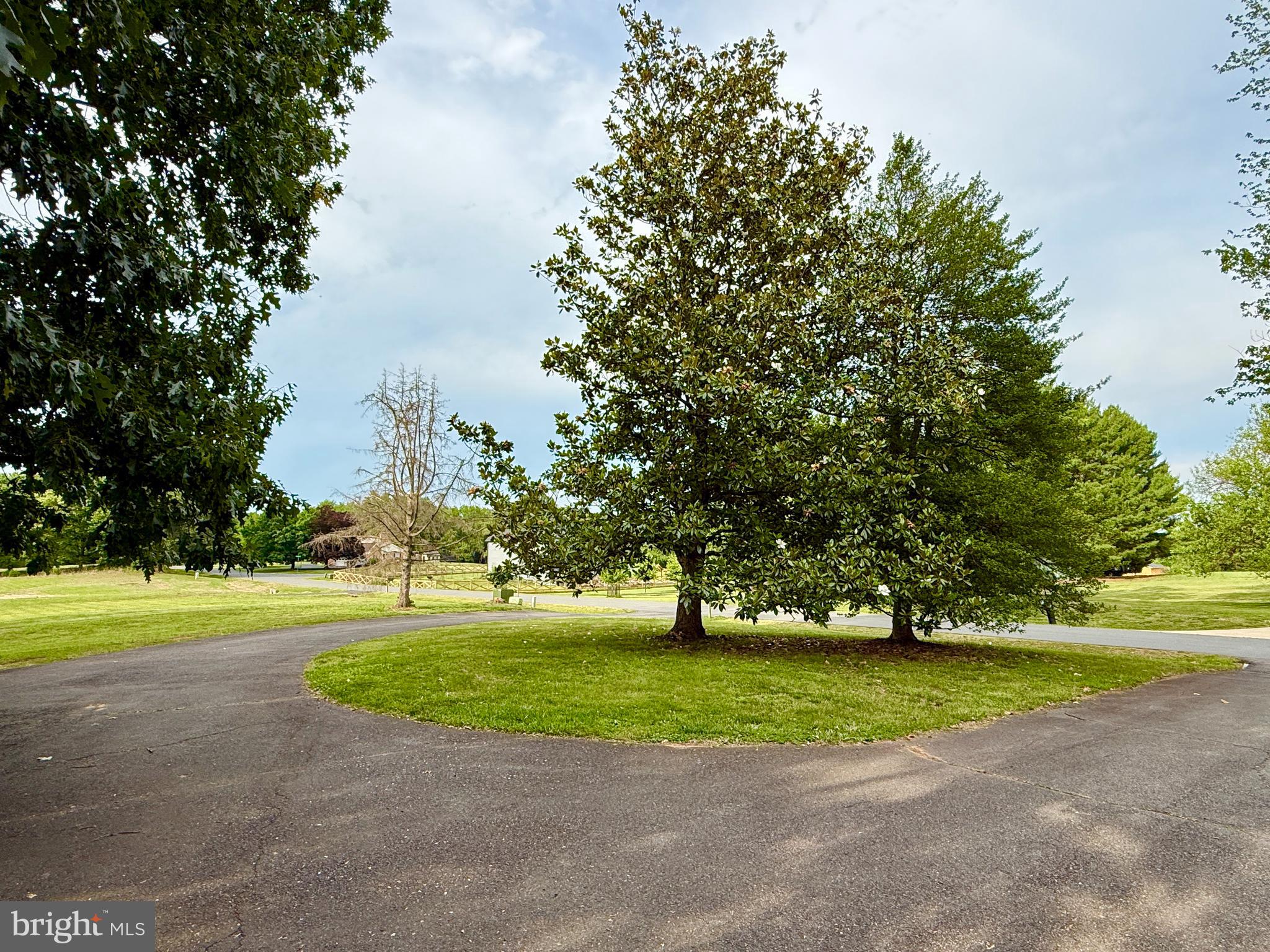 LAWNVALE ESTATES - Residential